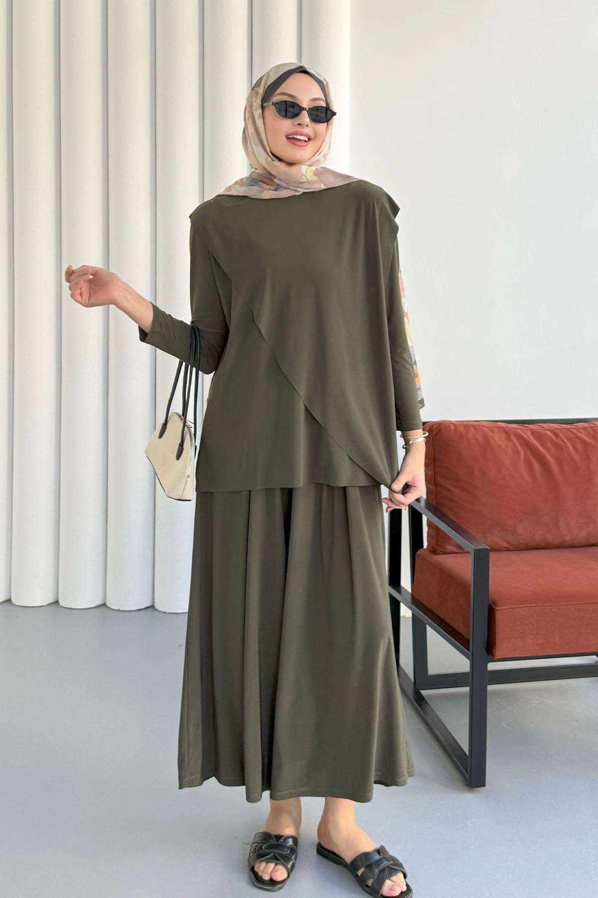 Sandy Kumaş Asimetrik Pantolonlu Tesettür Takım-HAKİ YEŞİL