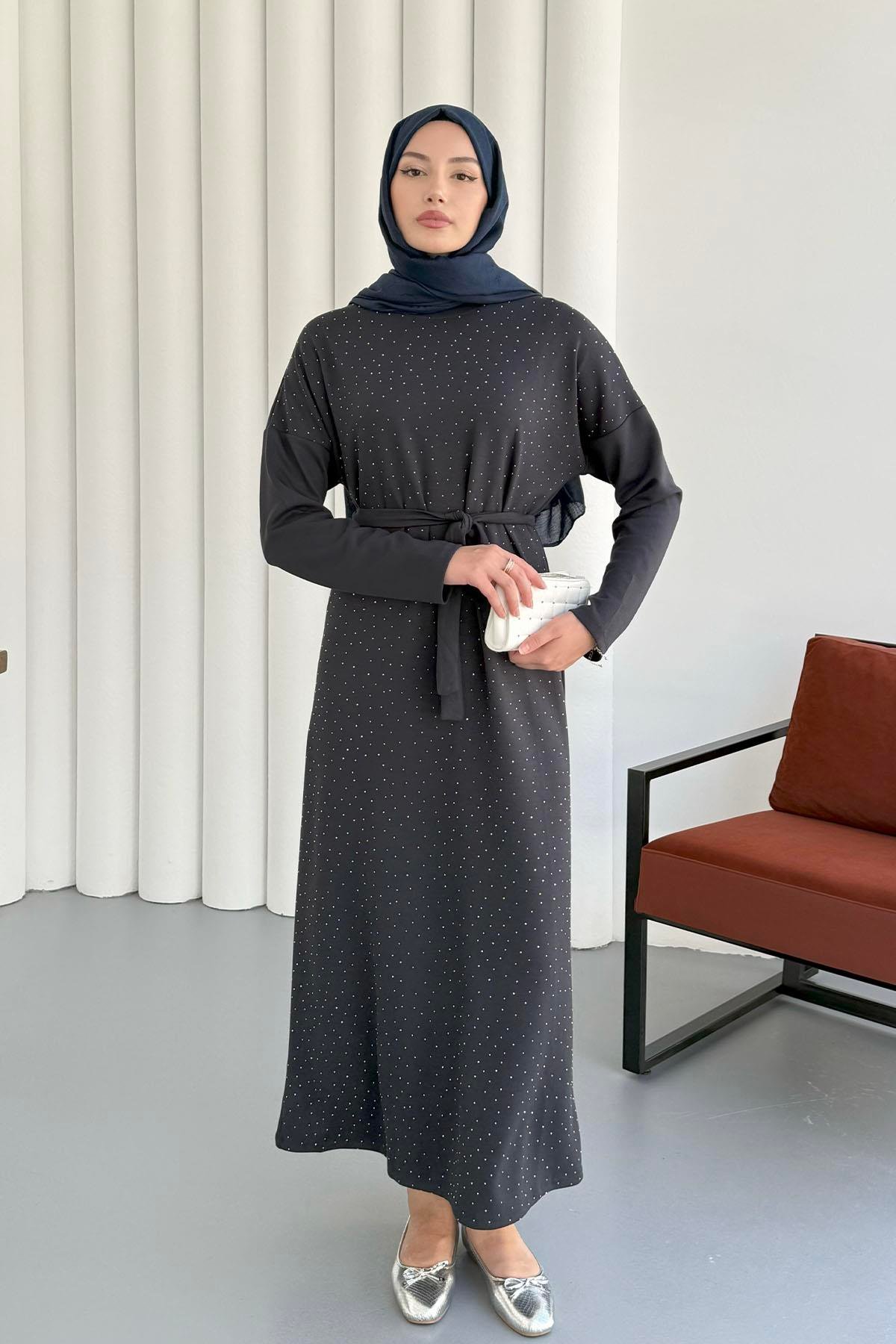 Seyyar Kuşaklı Önü Taşlı Oysho Tesettür Elbise-ANTRASİT