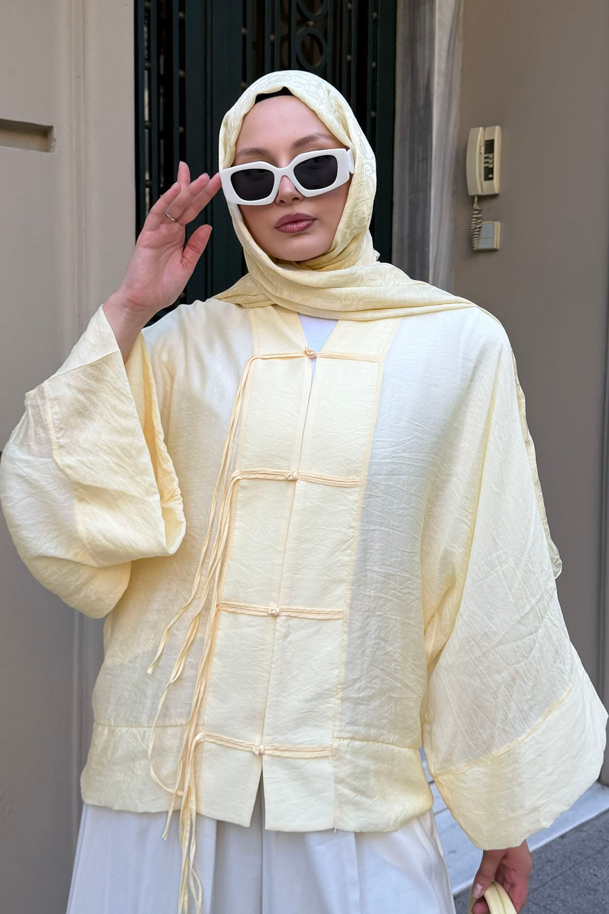 Süslü Düğmeli Dökümlü Modal Tül Kimono-SARI