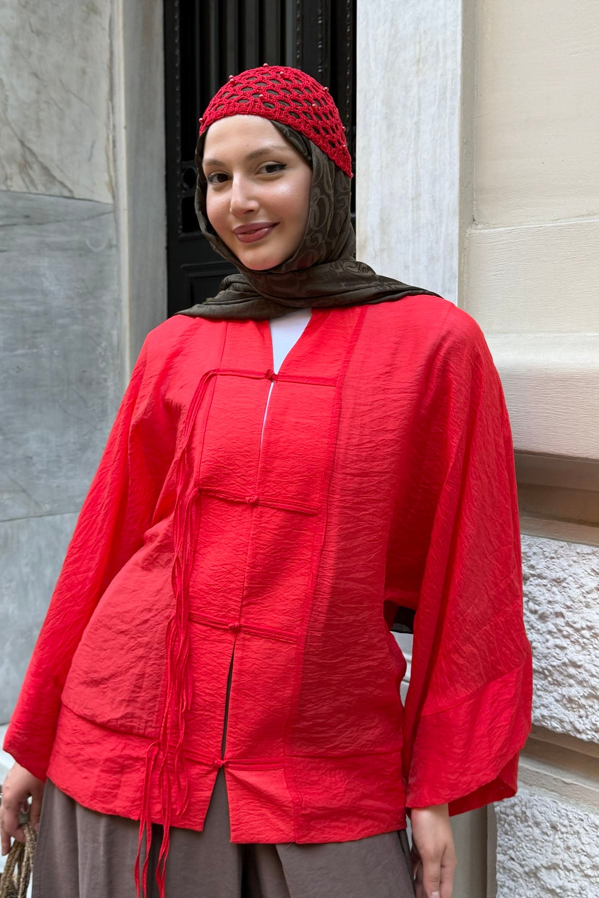 Süslü Düğmeli Dökümlü Modal Tül Kimono-KIRMIZI