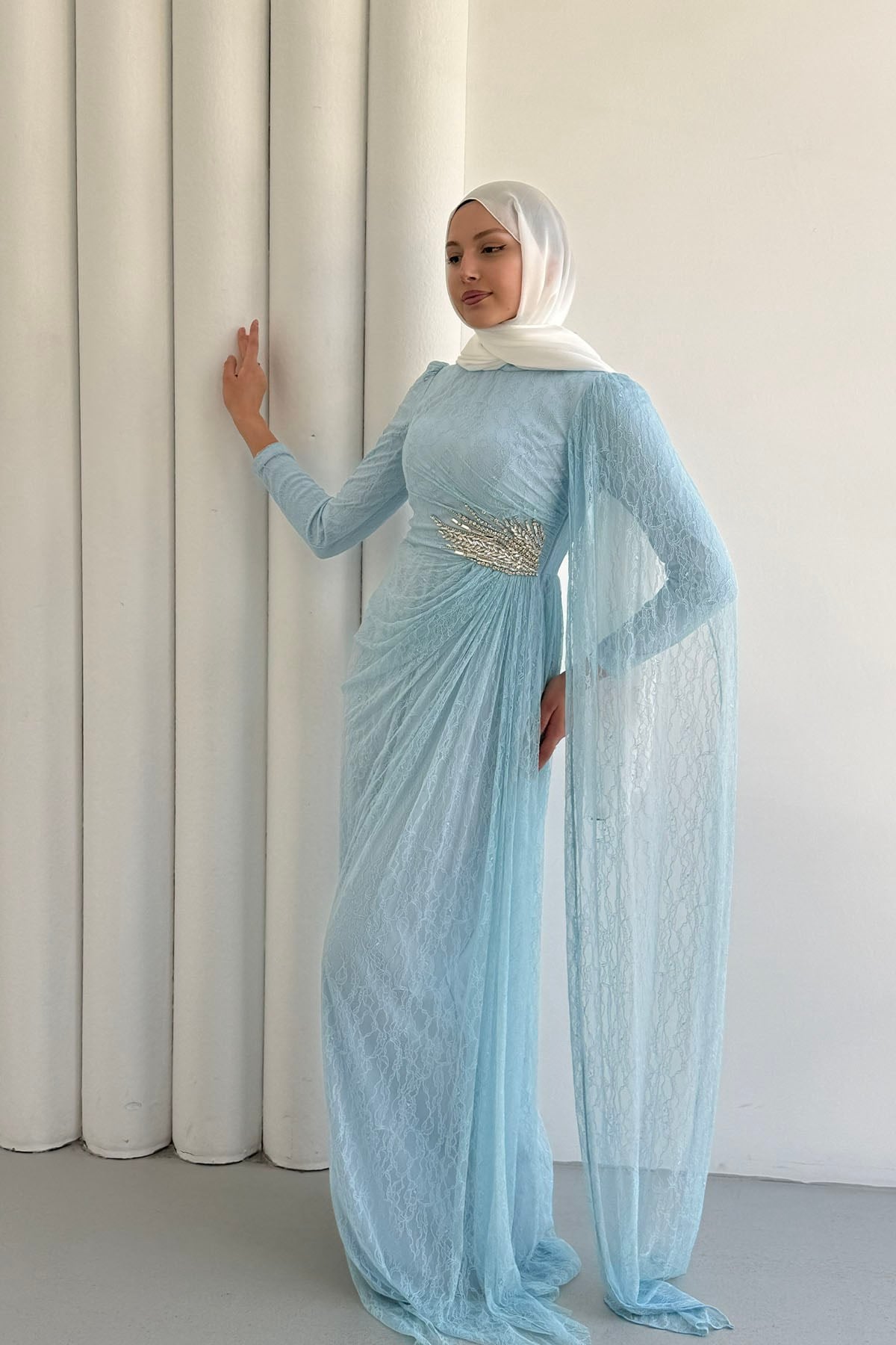 Taş İşlemeli Dantel Kumaş Pelerinli Tesettür Abiye Elbise-BEBE MAVİ