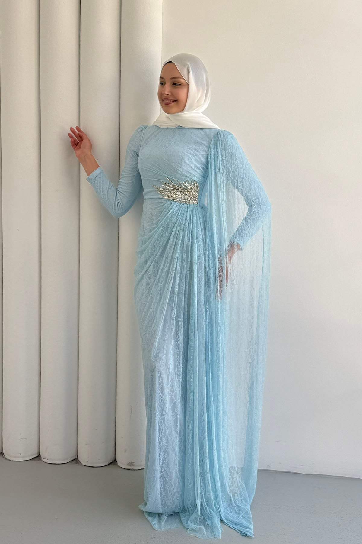 Taş İşlemeli Dantel Kumaş Pelerinli Tesettür Abiye Elbise-BEBE MAVİ