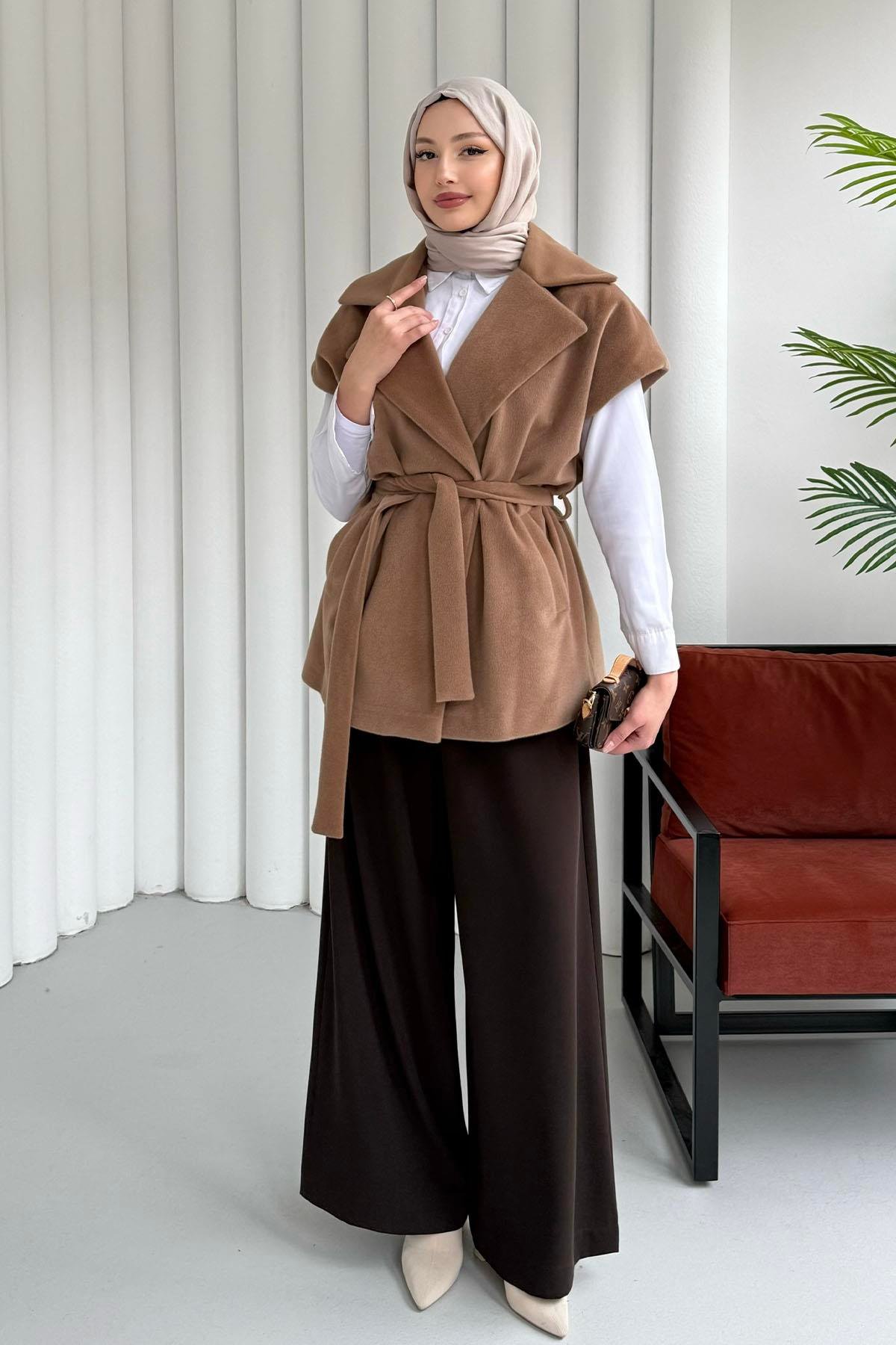 Tay Tüylü Seyyar Kuşaklı Astarlı Yelek-CAMEL