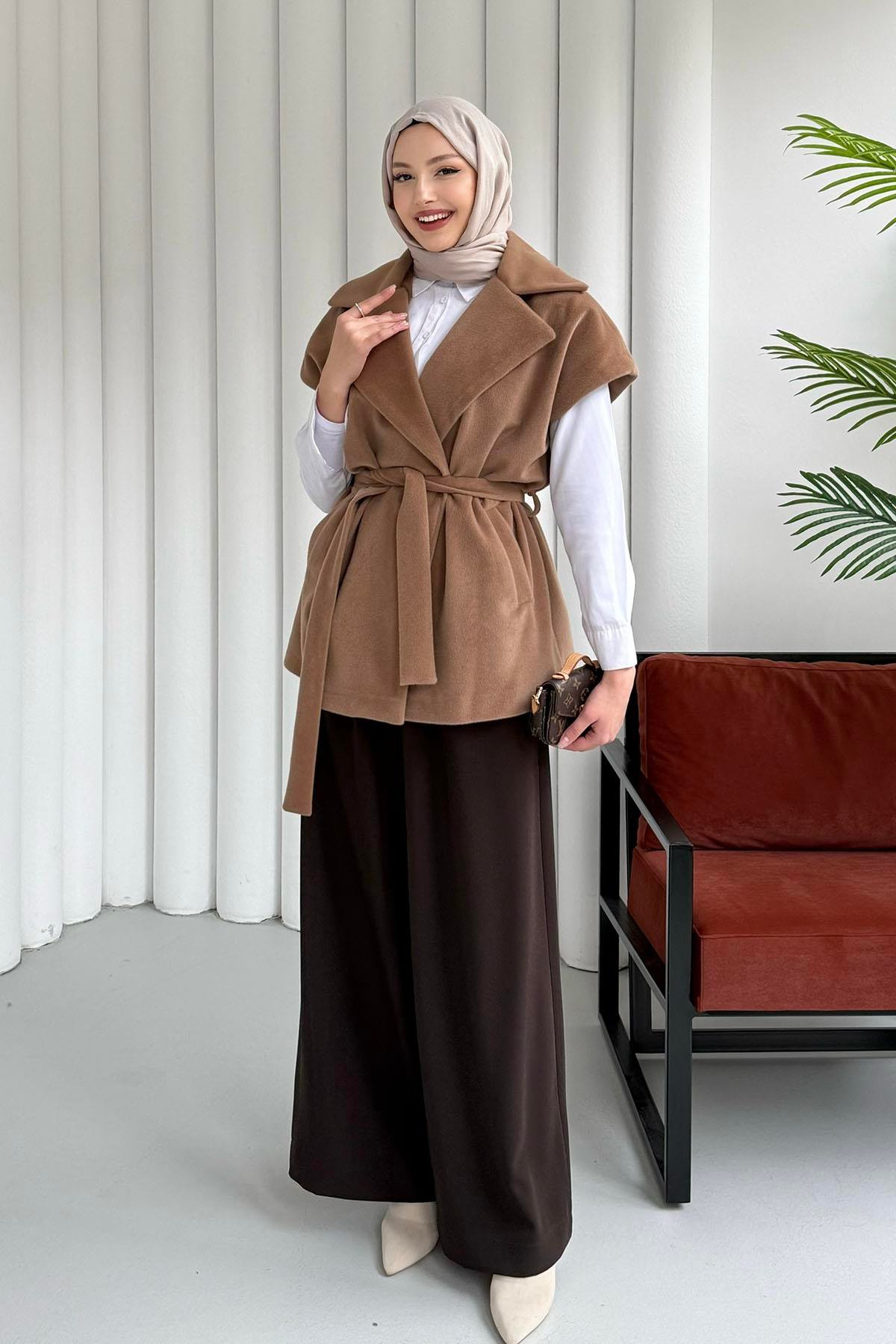 Tay Tüylü Seyyar Kuşaklı Astarlı Yelek-CAMEL