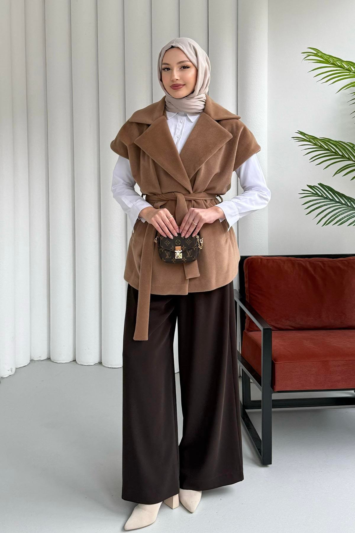 Tay Tüylü Seyyar Kuşaklı Astarlı Yelek-CAMEL