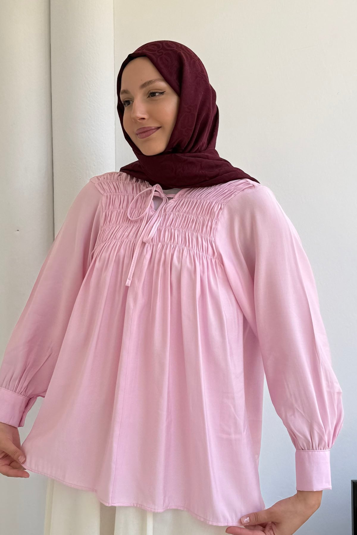 Yaka Bağçıklı Göğüs Büzgü Detaylı Gömlek-PEMBE