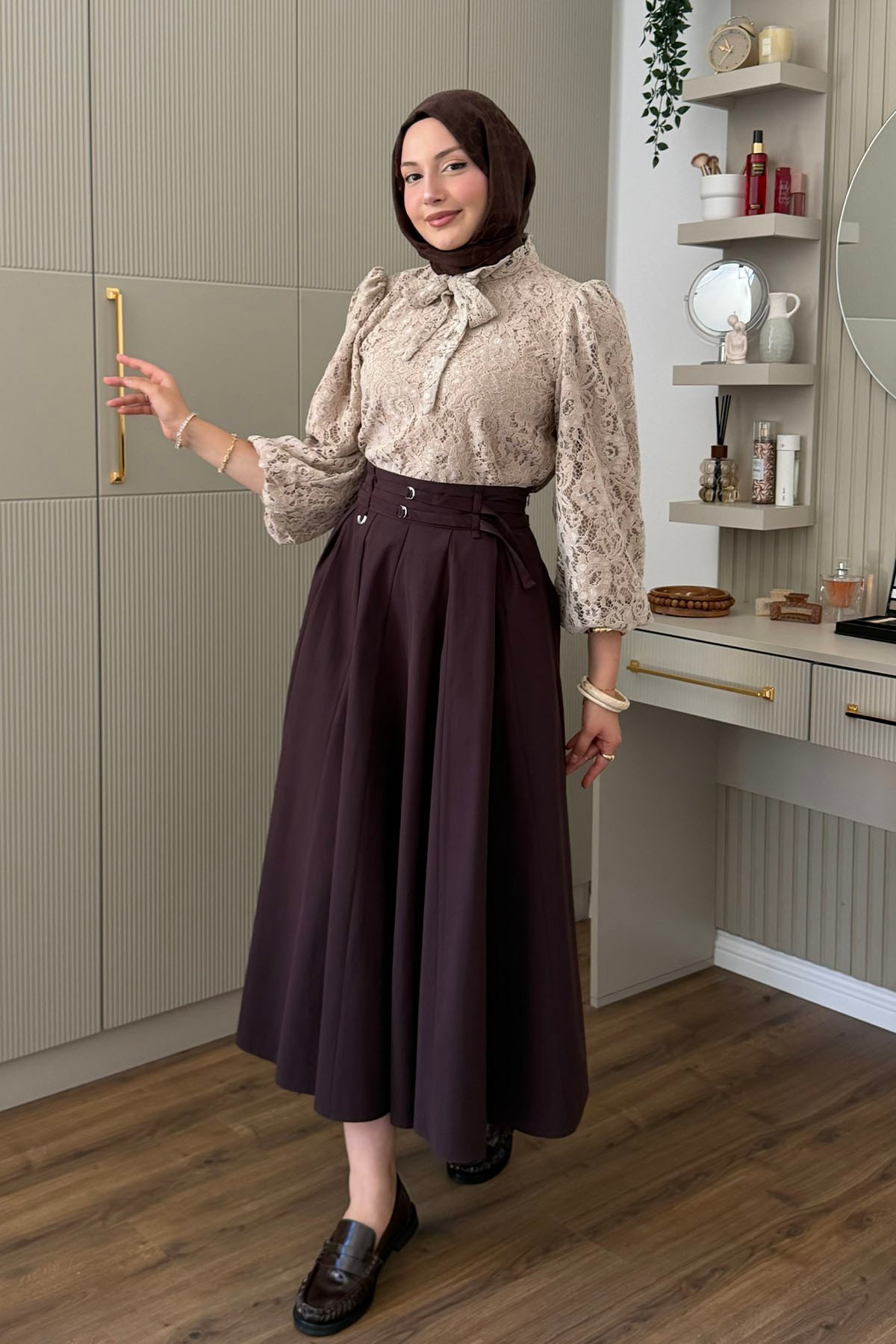 Yaka Bağlamalı Balon Kol Dantel Kumaşlı Astarlı Bluz-VİZON