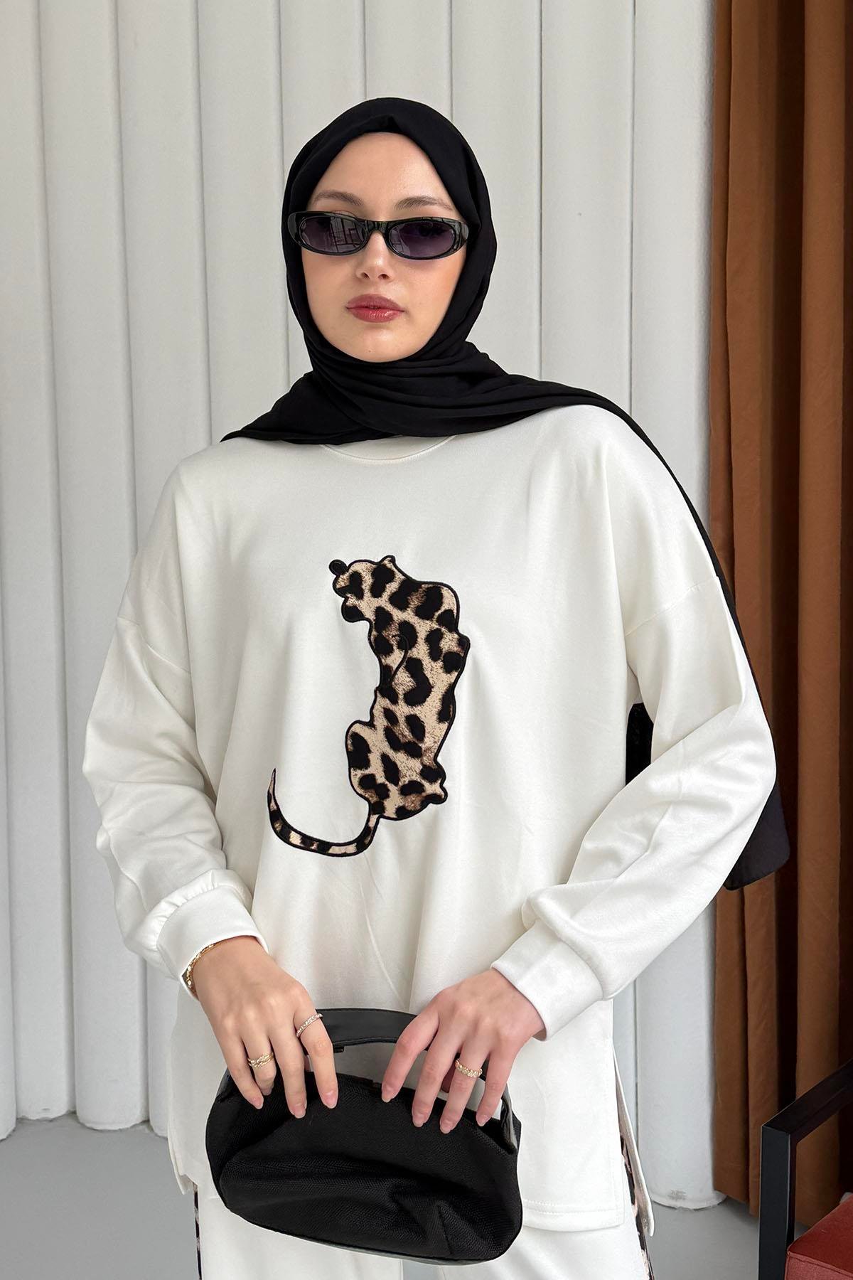 Yandan Leopar Şeritli Pantolonlu Tesettür Takım-BEYAZ