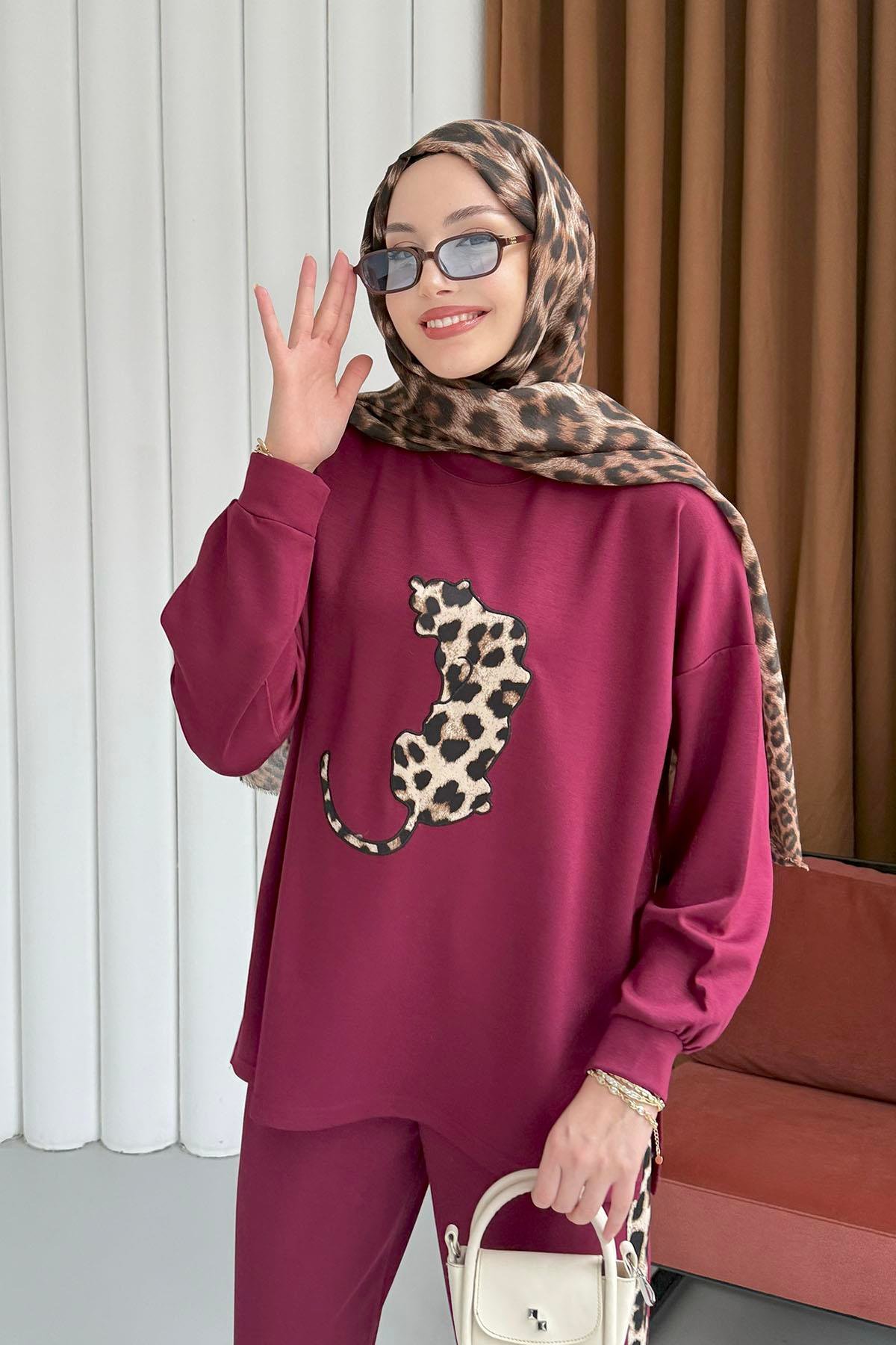 Yandan Leopar Şeritli Pantolonlu Tesettür Takım-BORDO