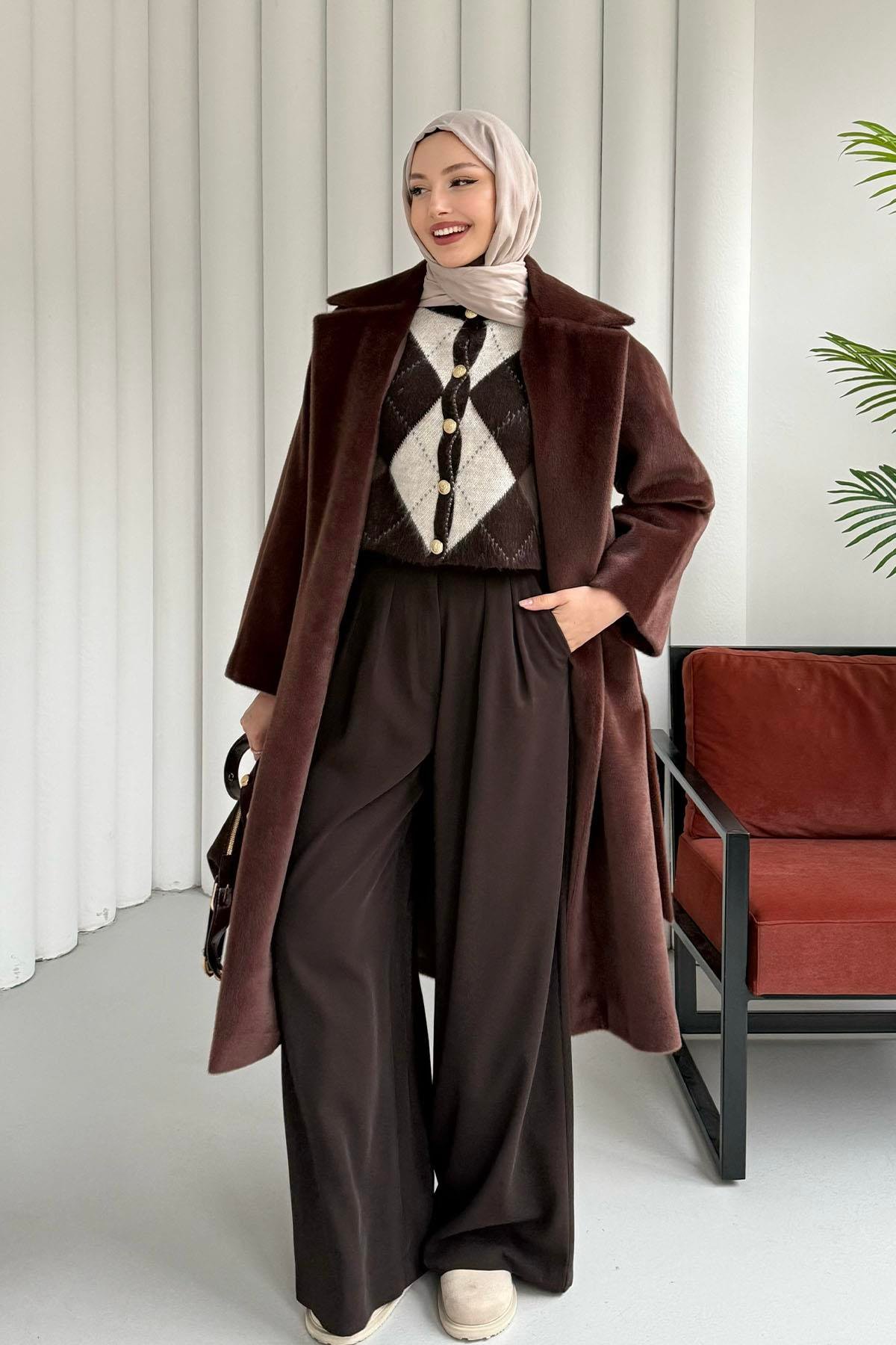 Yandan Yırtmaçlı Kuşaklı Kürk Kaban-KAHVERENGİ