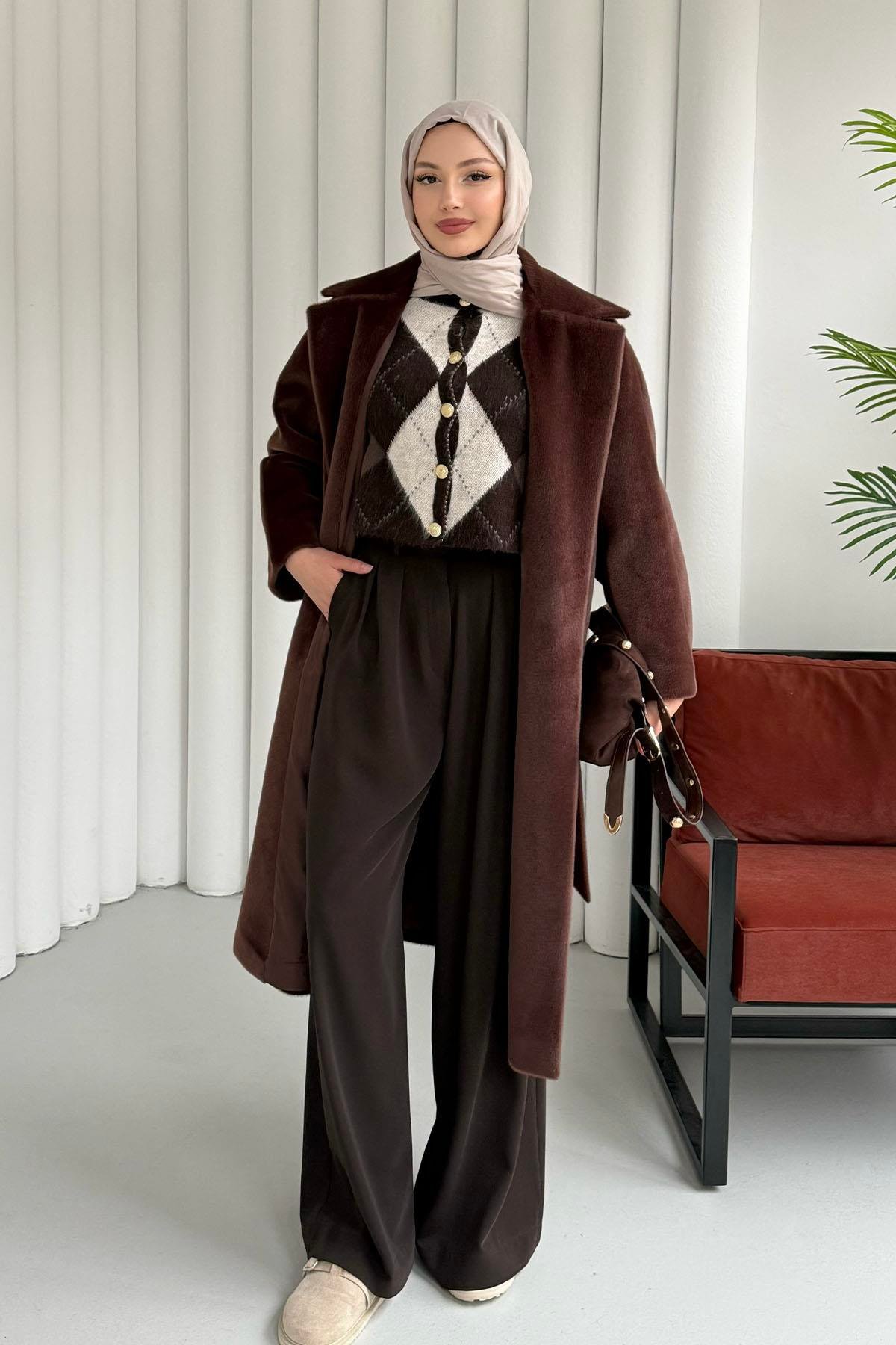 Yandan Yırtmaçlı Kuşaklı Kürk Kaban-KAHVERENGİ