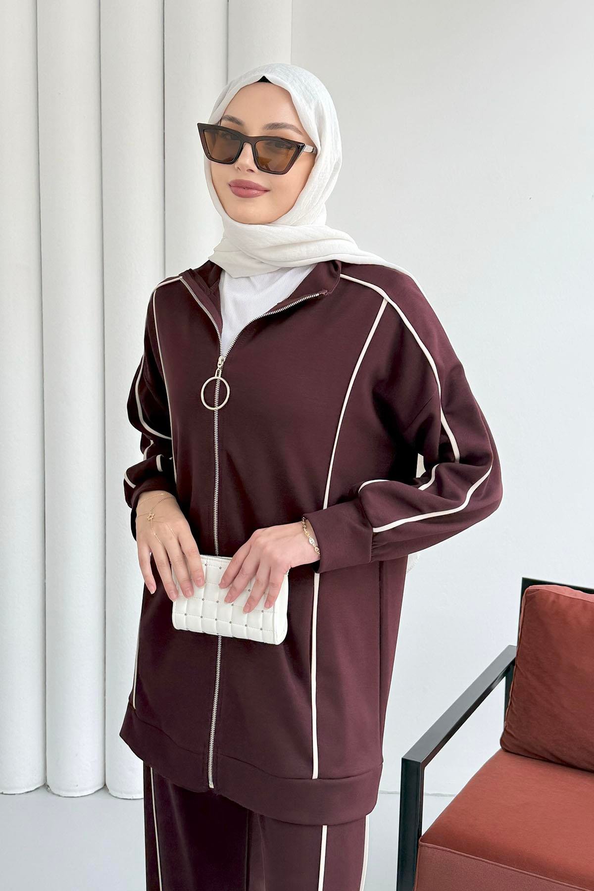 Yanlardan Şerit Detaylı Fermuarlı Tesettür Takım-BORDO