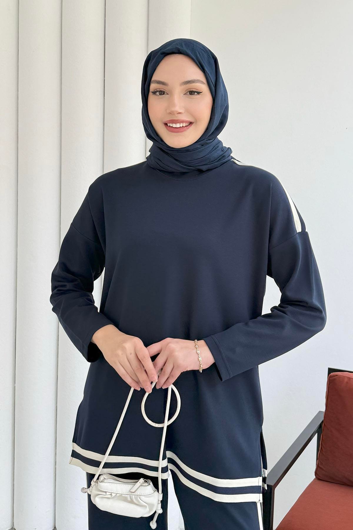 Yanlardan Şerit Detaylı Tesettür Takım-LACİVERT