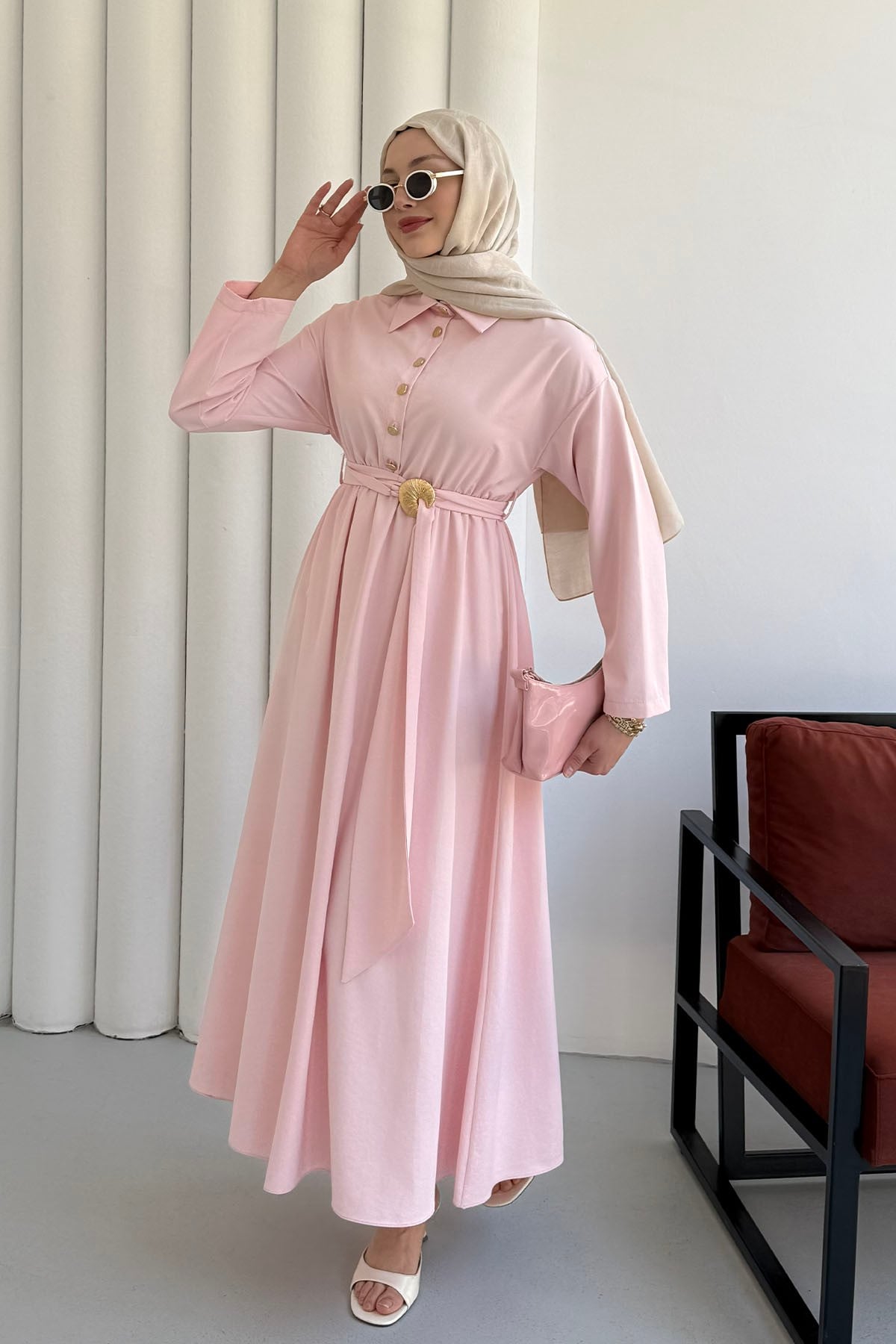 Yarım Düğmeli Kemer Broş Detaylı Tesettür Elbise-PEMBE