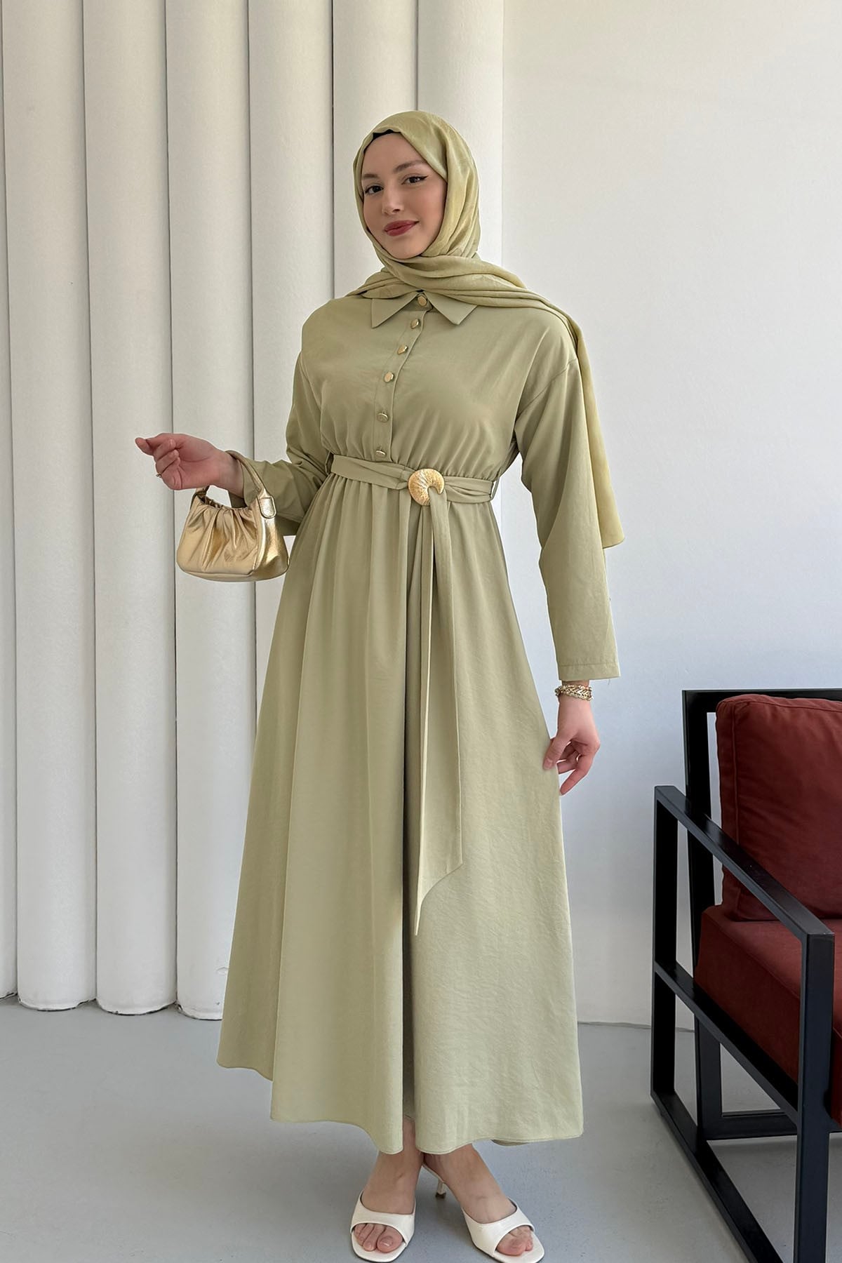 Yarım Düğmeli Kemer Broş Detaylı Tesettür Elbise-MİNT YEŞİLİ