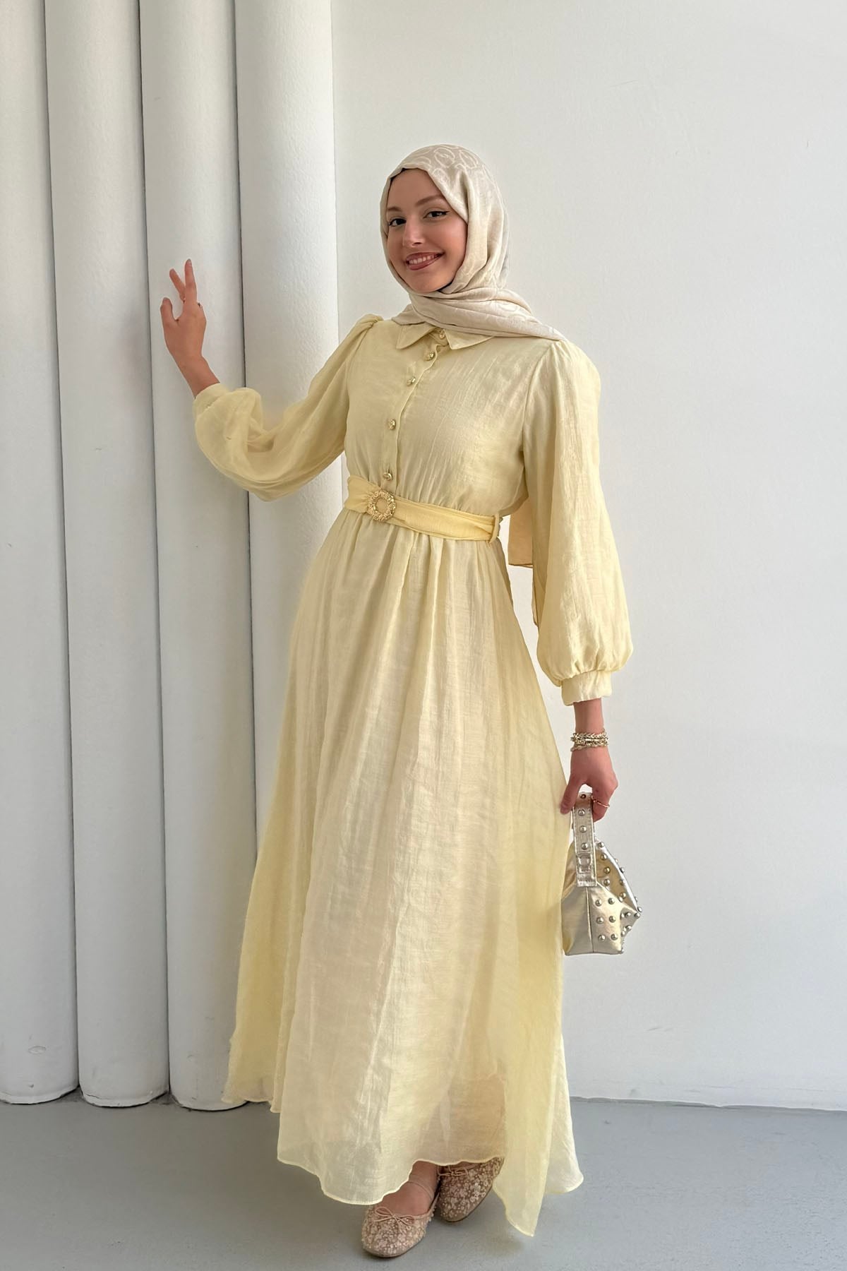 Yarım Gold Düğmeli Kuşaklı Tesettür Elbise-SARI