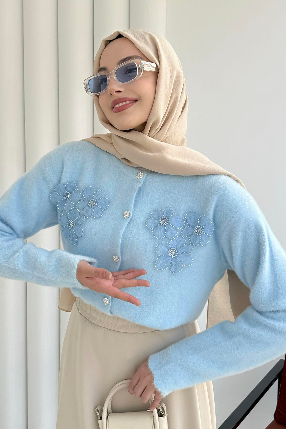 Yumoş Dokulu Çiçek Detaylı Triko Hırka-MAVİ