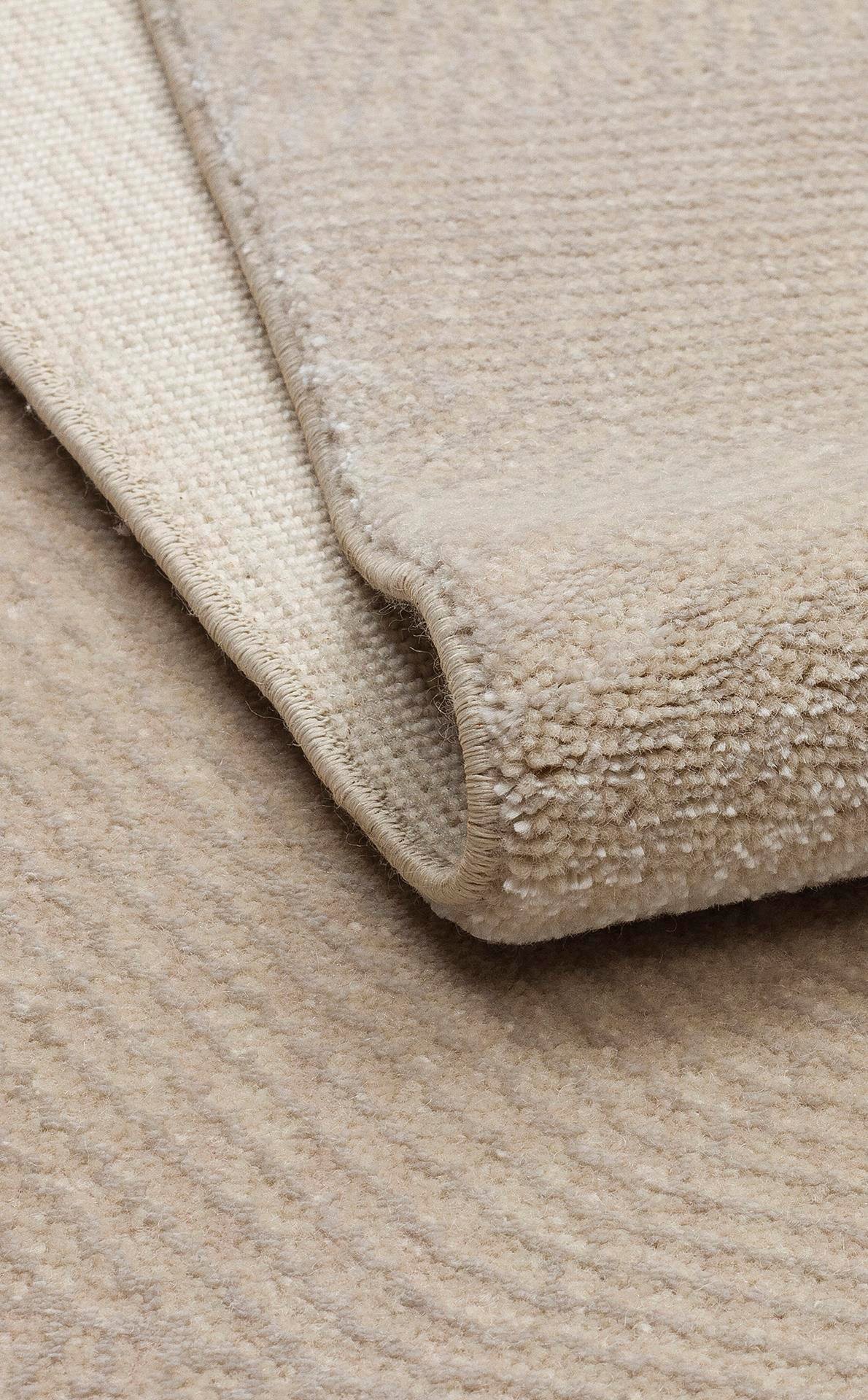 MAJESTY MJ 04 BEIGE  Düz Desenli El Emeği ile Özel Tezgahlarda Üretilen Yün Viskon Tencel Uşak Halısı