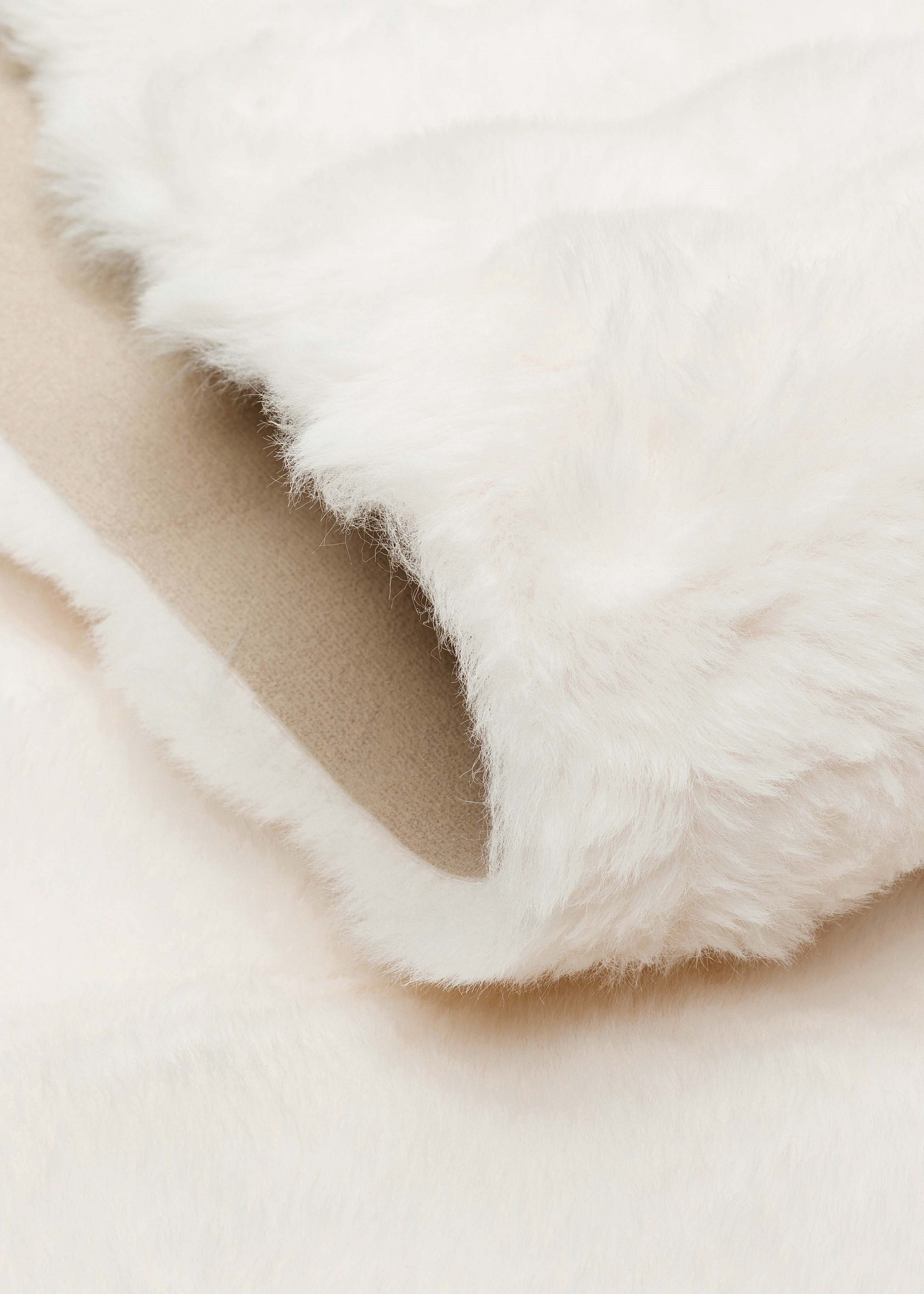 MOLLIS BUBBLE MLS BUBBLE QUARD WHITE  Yumuşak Tuşeli Yıkanabilir Kaymaz Tabanlı Suni Kürk