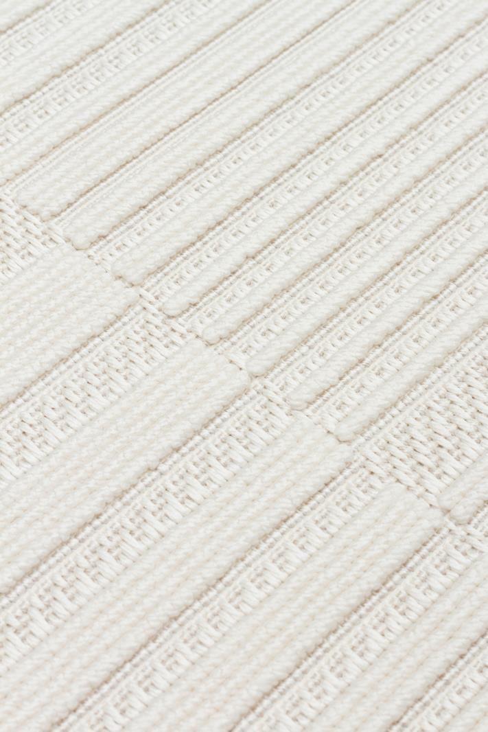 MONO LOOP MNO LOOP 01 WHITE  Bukleli Sisal Dokuma Yıkanabilir Hav Vermez Kaymaz Tabanlı Kolay Temizlenebilir Makine Halısı