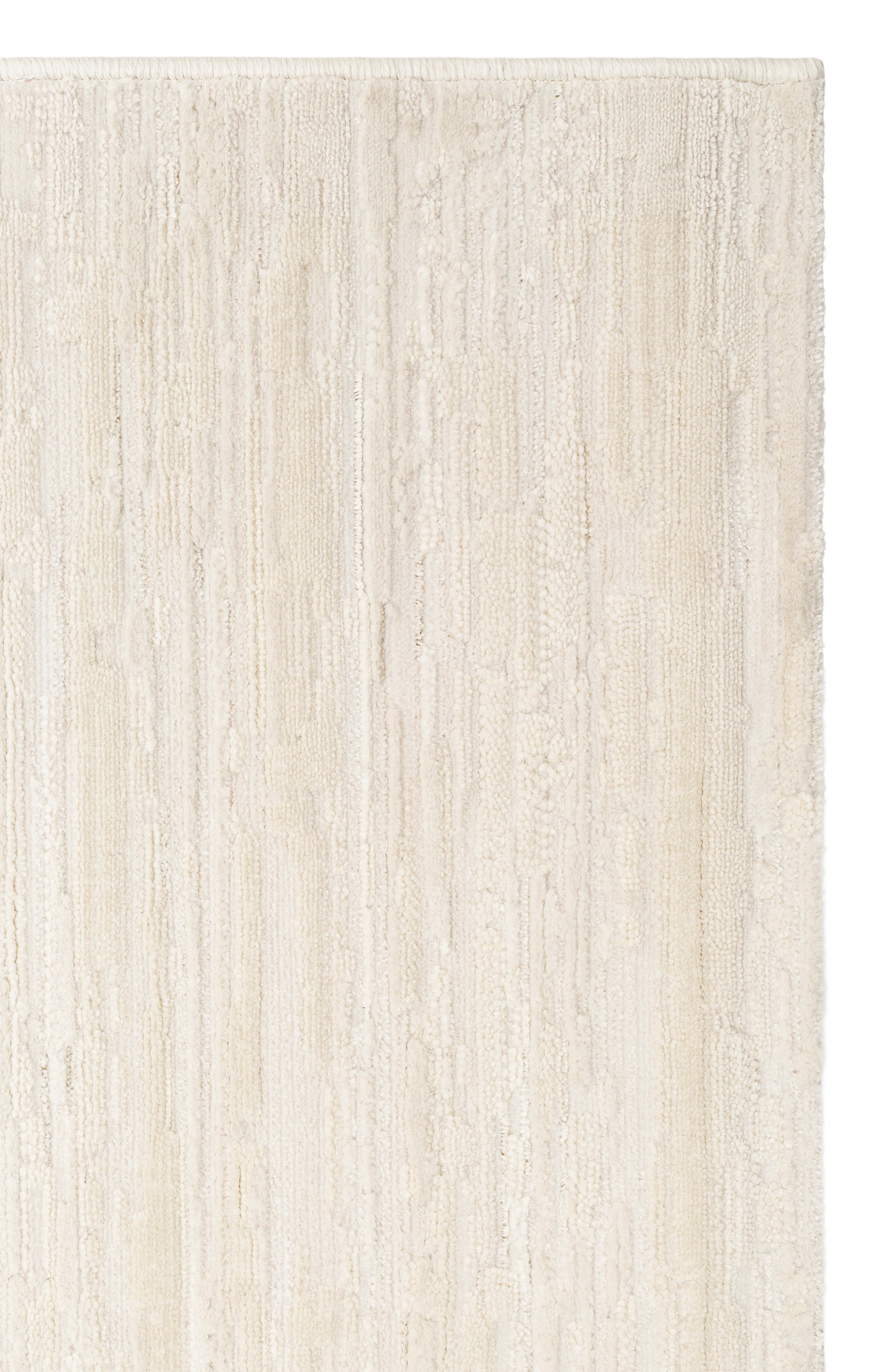 RIVERA RVR 01 WHITE  Modern ve Klasik Desenli Yüksek Alçak Çift Boyutlu Dokumaya Sahip Yumuşak Tuşeli Makine Halısı