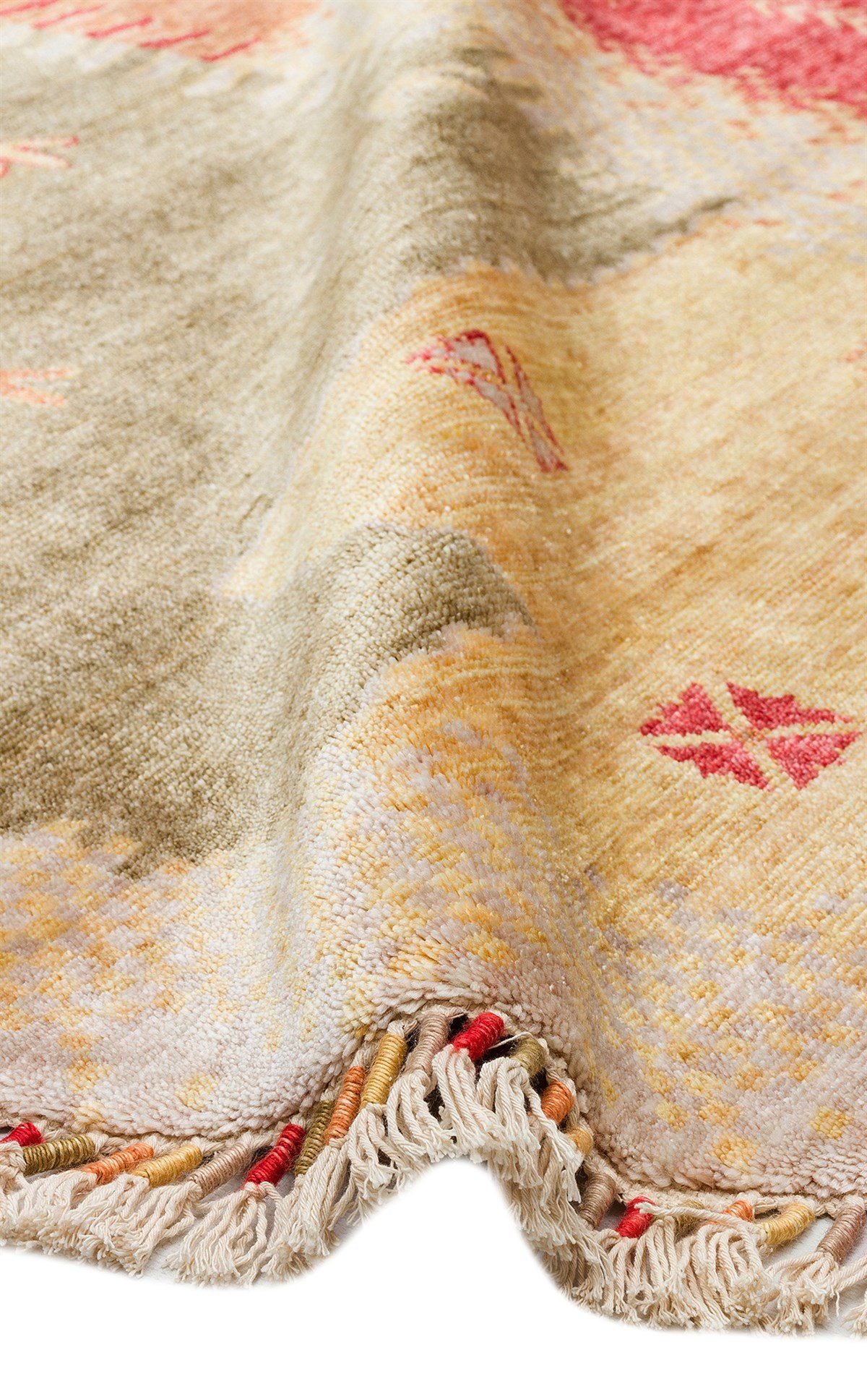 ZARA ZR 07 BEIGE AUTUMN Q  Otantik Desenli Özel Hav Vermeyen ve Kolay Temizlenebilir Tensel Kullanılarak El Emeği ile Özel Tezgahlarda Üretilen Modern Uşak Halısı