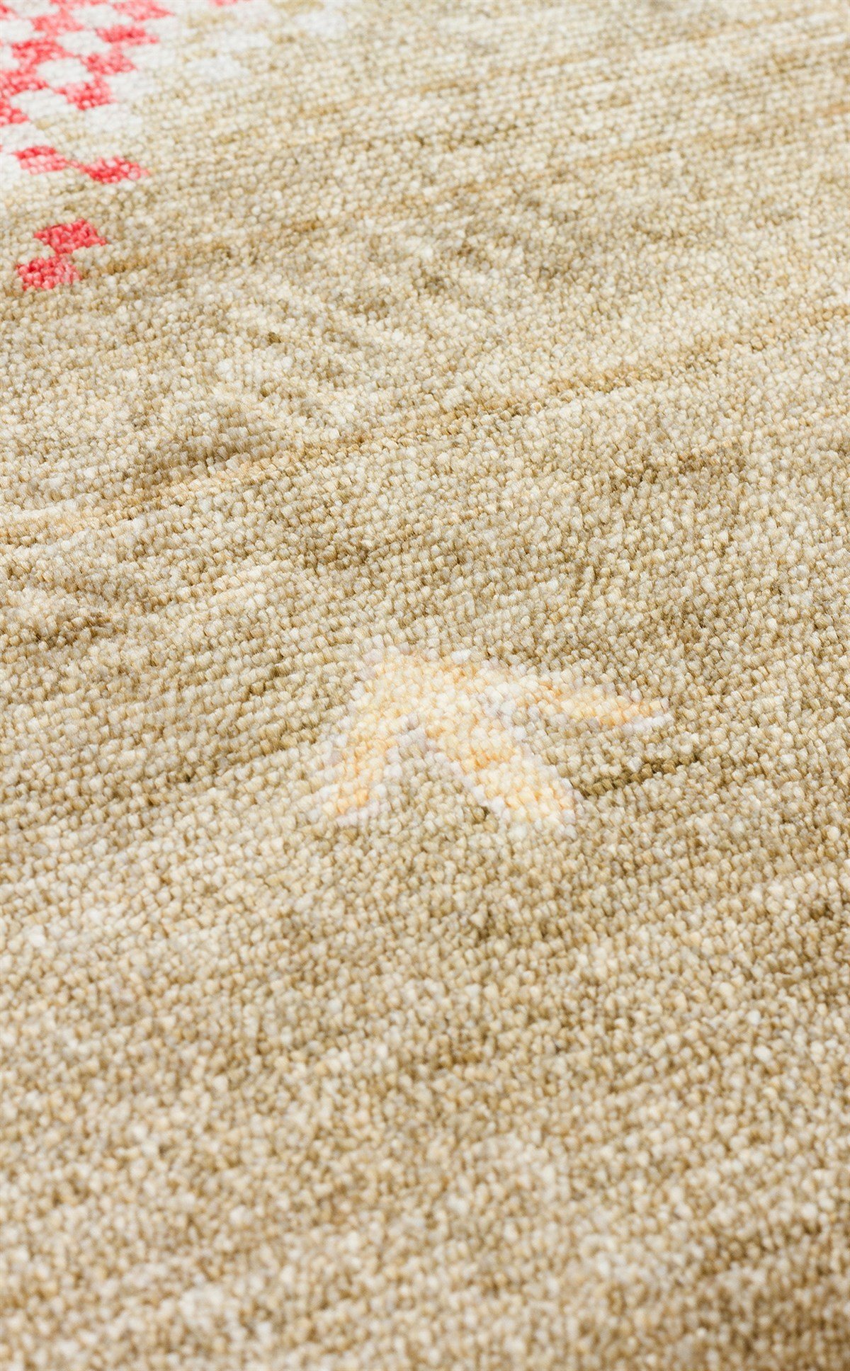 ZARA ZR 07 BEIGE AUTUMN Q  Otantik Desenli Özel Hav Vermeyen ve Kolay Temizlenebilir Tensel Kullanılarak El Emeği ile Özel Tezgahlarda Üretilen Modern Uşak Halısı