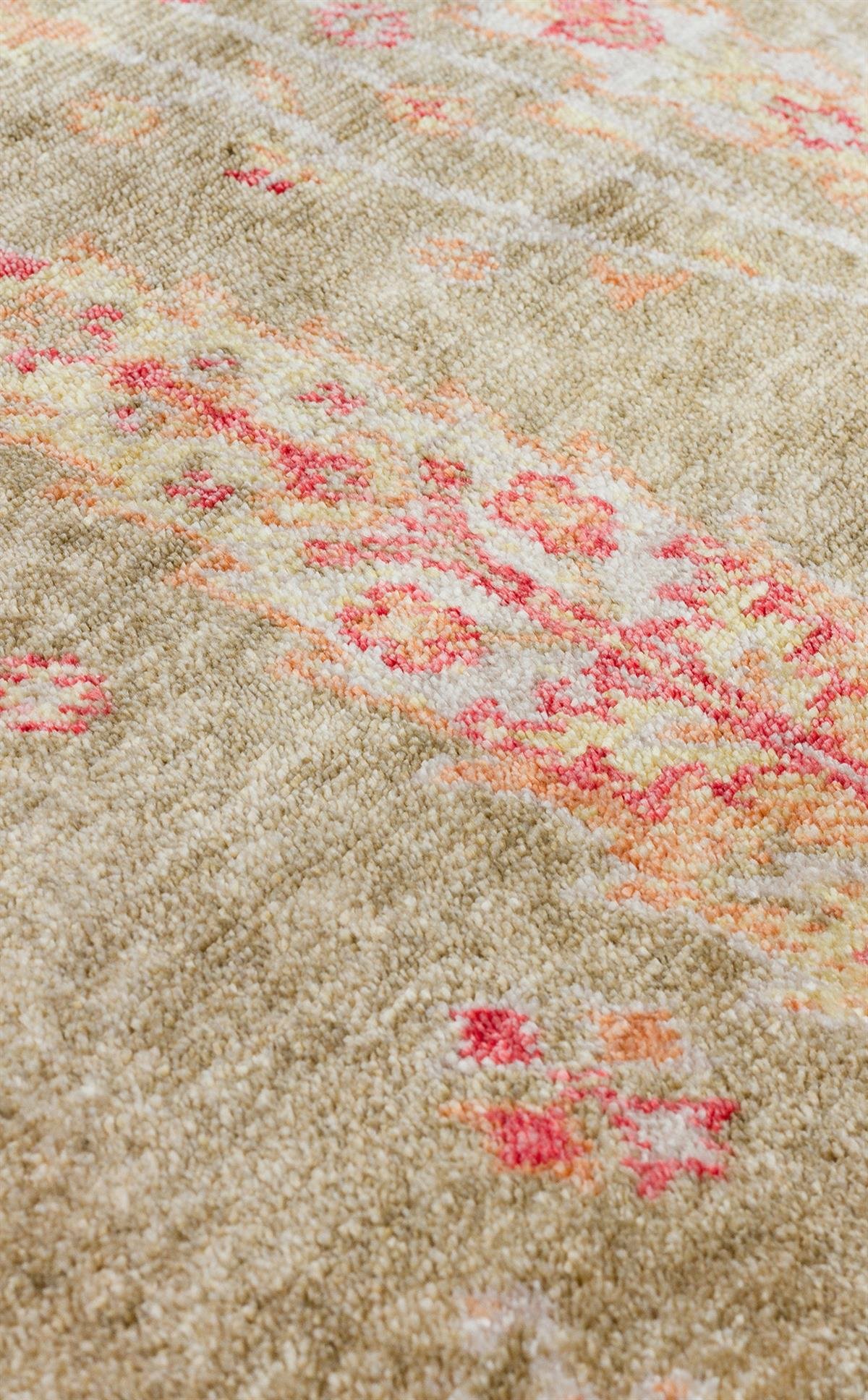 ZARA ZR 08 GREEN AUTUMN Q  Otantik Desenli Özel Hav Vermeyen ve Kolay Temizlenebilir Tensel Kullanılarak El Emeği ile Özel Tezgahlarda Üretilen Modern Uşak Halısı