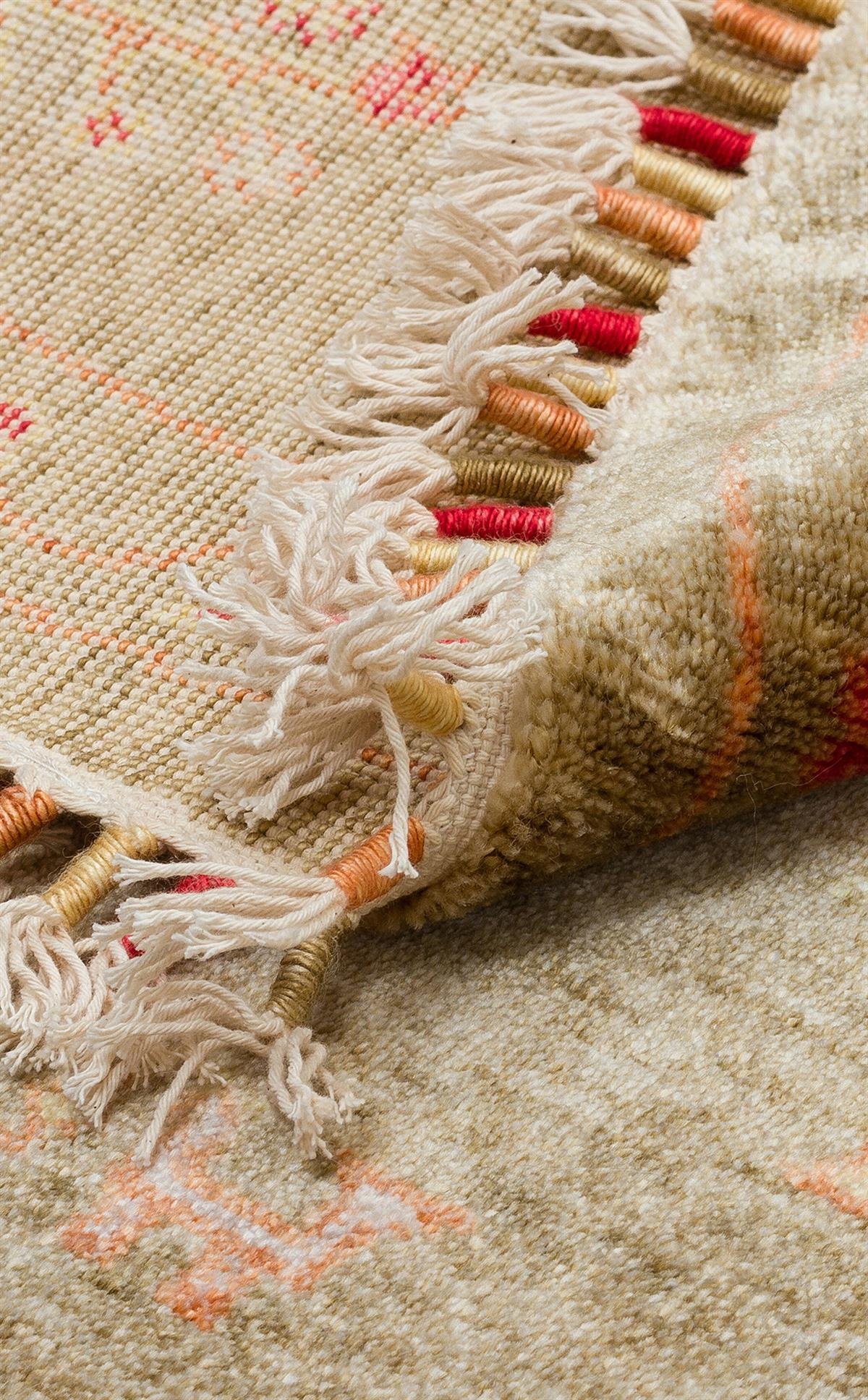 ZARA ZR 08 GREEN AUTUMN Q  Otantik Desenli Özel Hav Vermeyen ve Kolay Temizlenebilir Tensel Kullanılarak El Emeği ile Özel Tezgahlarda Üretilen Modern Uşak Halısı