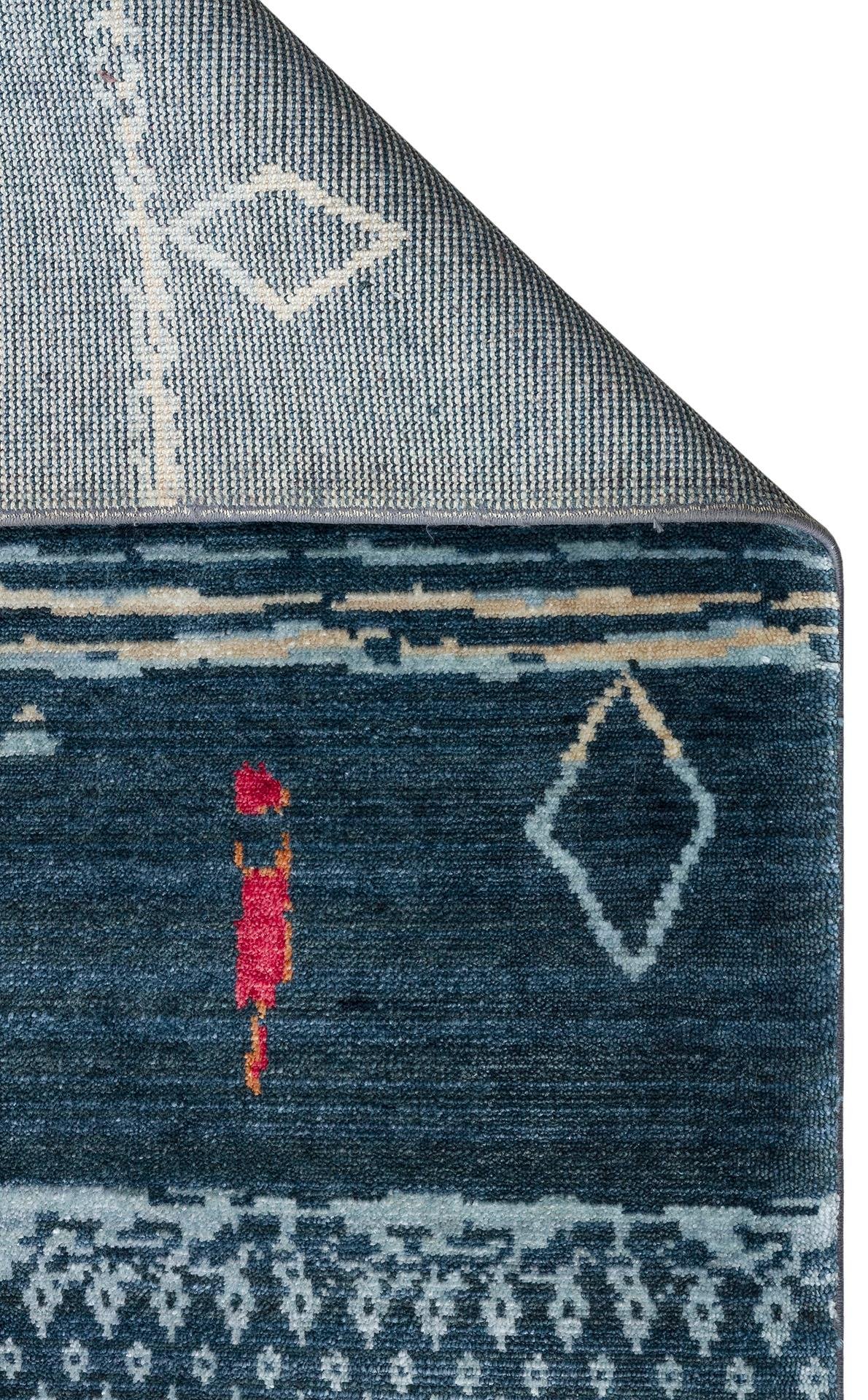 ZARA ZR 15 NAVY MULTY  Otantik Desenli Özel Hav Vermeyen ve Kolay Temizlenebilir Bambu Viskonu Kullanılarak El Emeği ile Özel Tezgahlarda Üretilen Modern Uşak Halısı