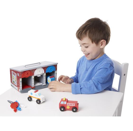 Ahşap Kilitli Kurtarma Araçları Garajı | Melissa&Doug 3+ Yaş