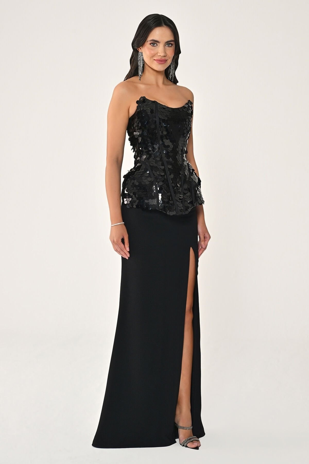 ALFABETAStraplez Üstü Pullu Payet Eteği Örme Kumaş Uzun Abiye Elbise