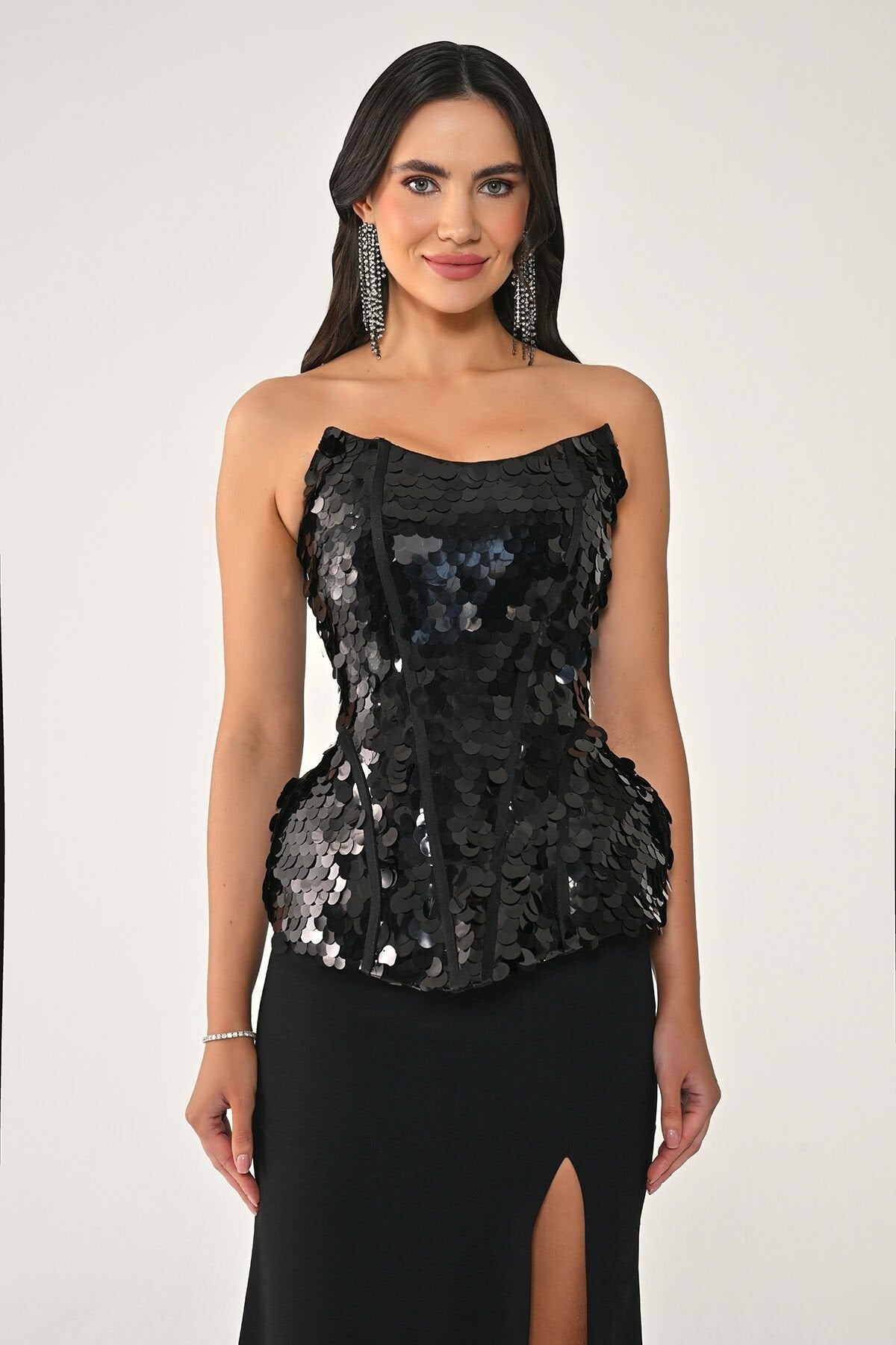 ALFABETAStraplez Üstü Pullu Payet Eteği Örme Kumaş Uzun Abiye Elbise