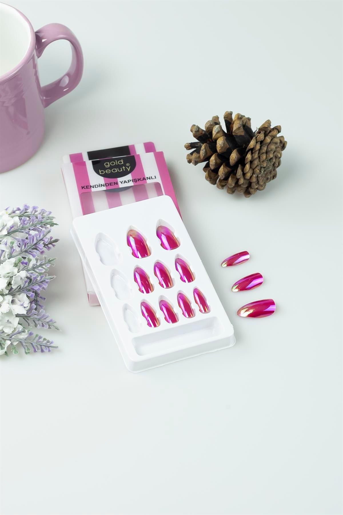 Gold Beauty Kendinden Yapışkanlı Takma Tırnak Metalik Kırmızı 2797