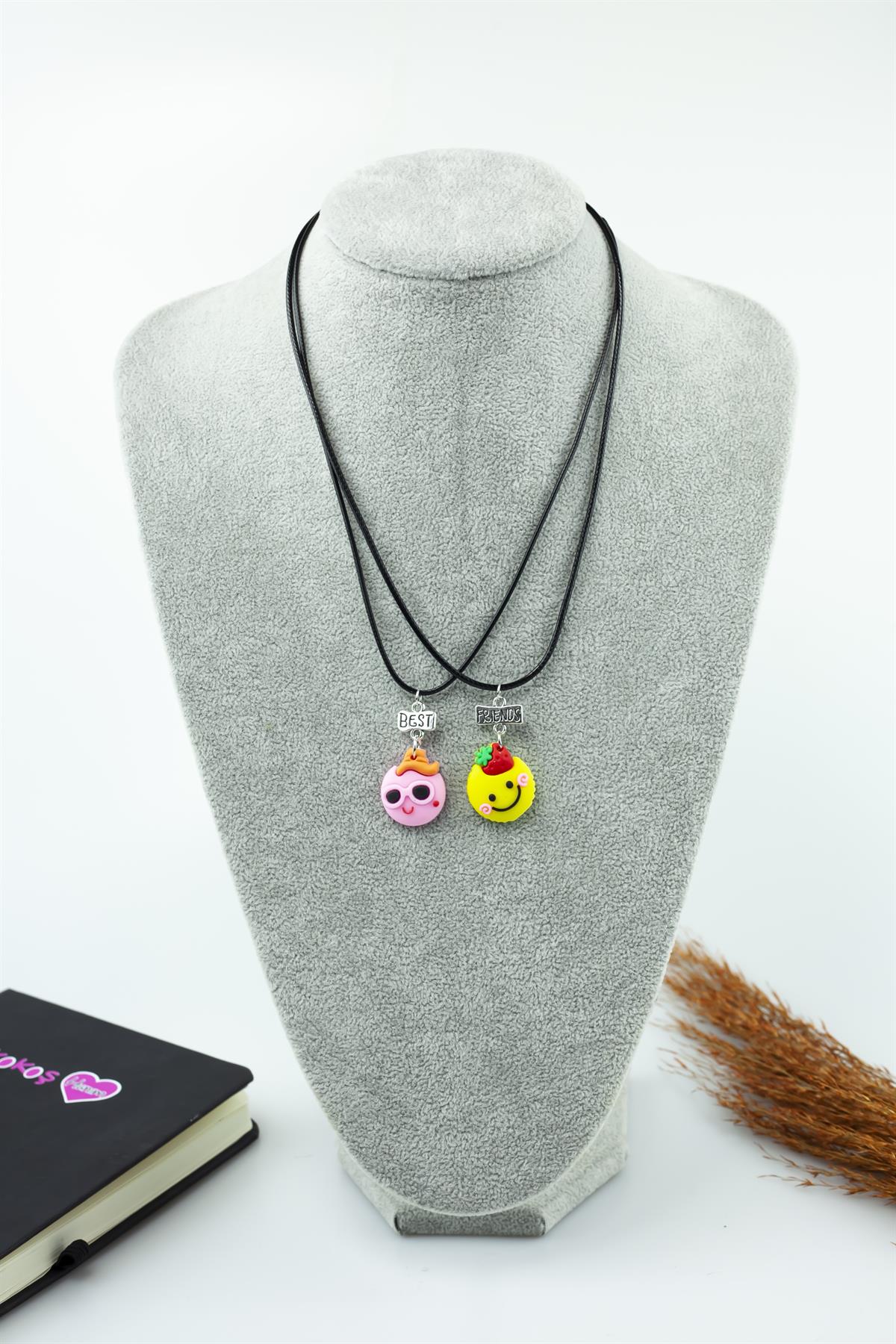 Şirin ve Havalı Emoji Figürlü İkili Best Friends (Arkadaş) Kolye 4623