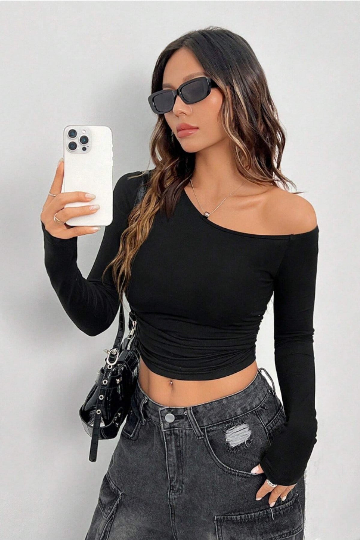 Tarz CoolCropASMYKTST025R01Kadın Asimetrik Yaka Uzun Kollu Crop T-Shirt Beyaz