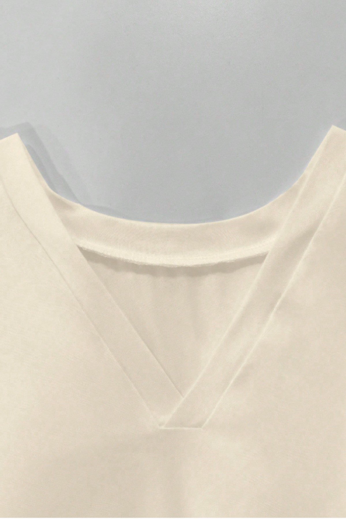 Tarz CoolCropTC-KBL-260-Beyaz-XLKadın Beyaz V Yaka Drape Detaylı Crop Bluz – Rahat Kalıp Şık Günlük Üst