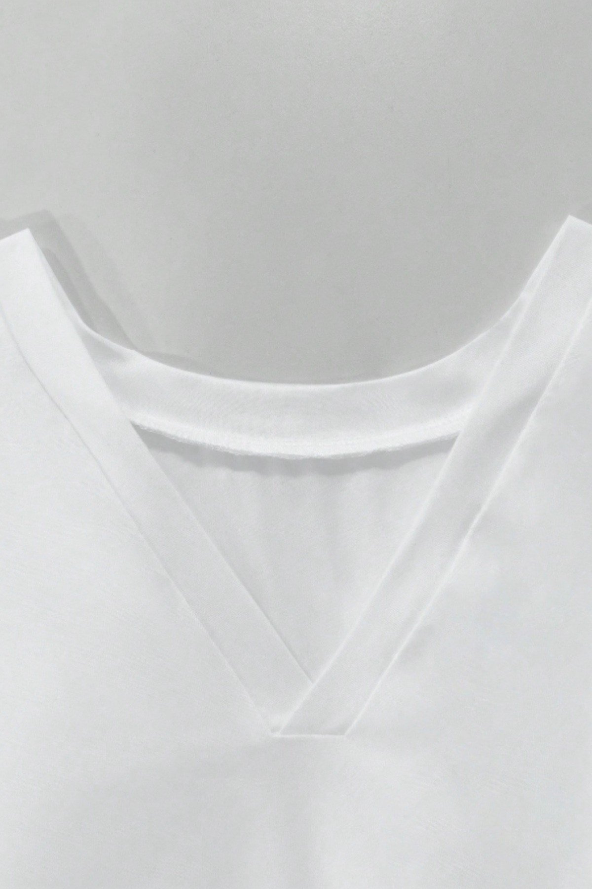 Tarz CoolCropTC-KBL-260-Beyaz-XLKadın Beyaz V Yaka Drape Detaylı Crop Bluz – Rahat Kalıp Şık Günlük Üst