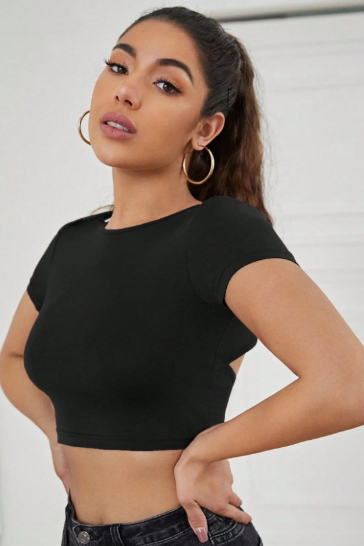 Tarz CoolCropTRZ-BGLMDTY-001-KH-SKadın Sırtı Açık Bağlama Detaylı Kısa Kollu Crop Tişört