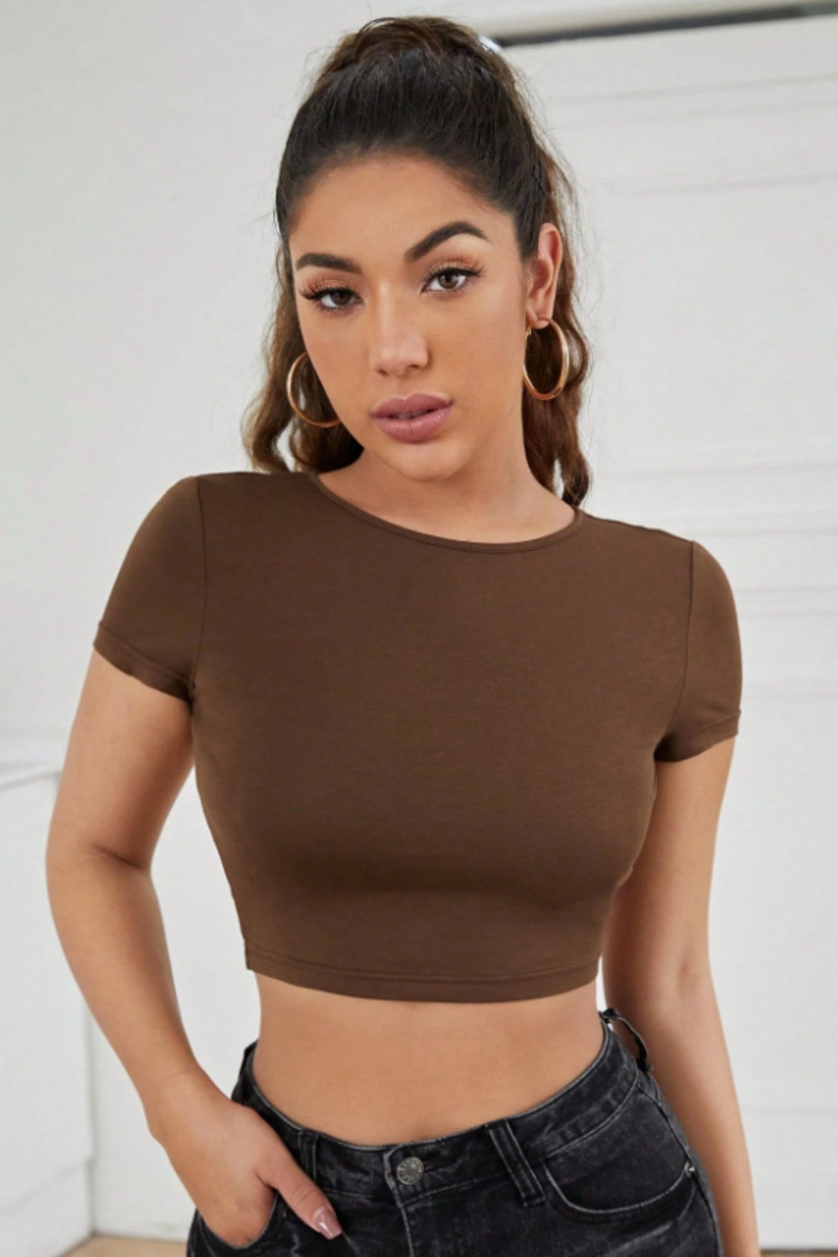 Tarz CoolCropTRZ-BGLMDTY-001-KH-SKadın Sırtı Açık Bağlama Detaylı Kısa Kollu Crop Tişört