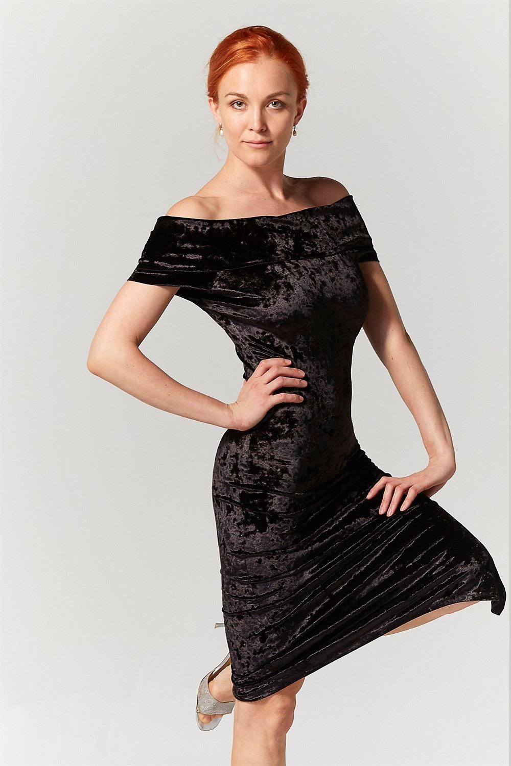 Kadife Omuzlar Açık Elbise Grace