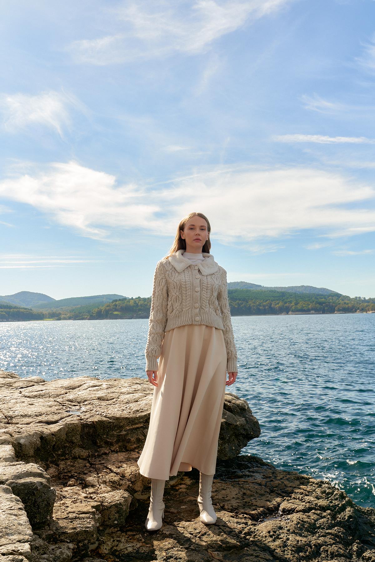 KÜRKLÜ YÜN HIRKA - BEJ
