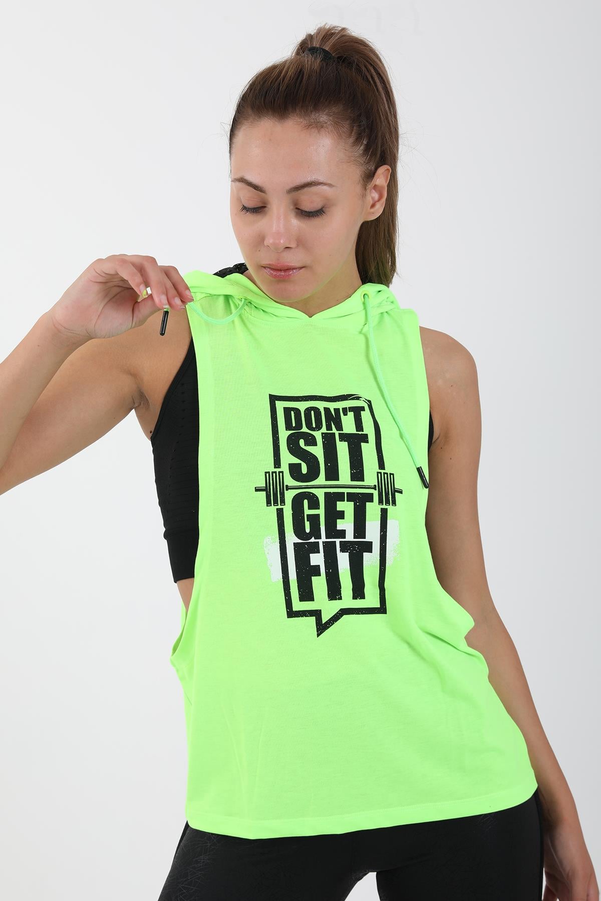 Maraton Active Regular Kadın Kapşonlu  Kolsuz Gym Atlet 17503