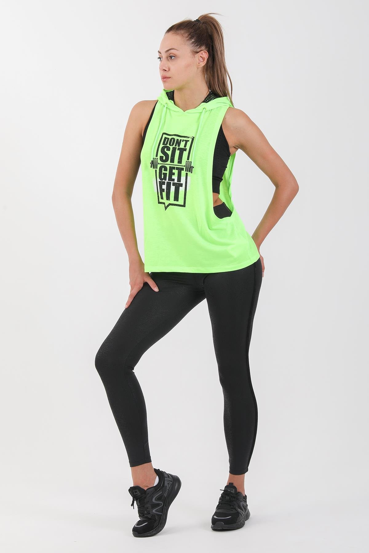 Maraton Active Regular Kadın Kapşonlu  Kolsuz Gym Atlet 17503