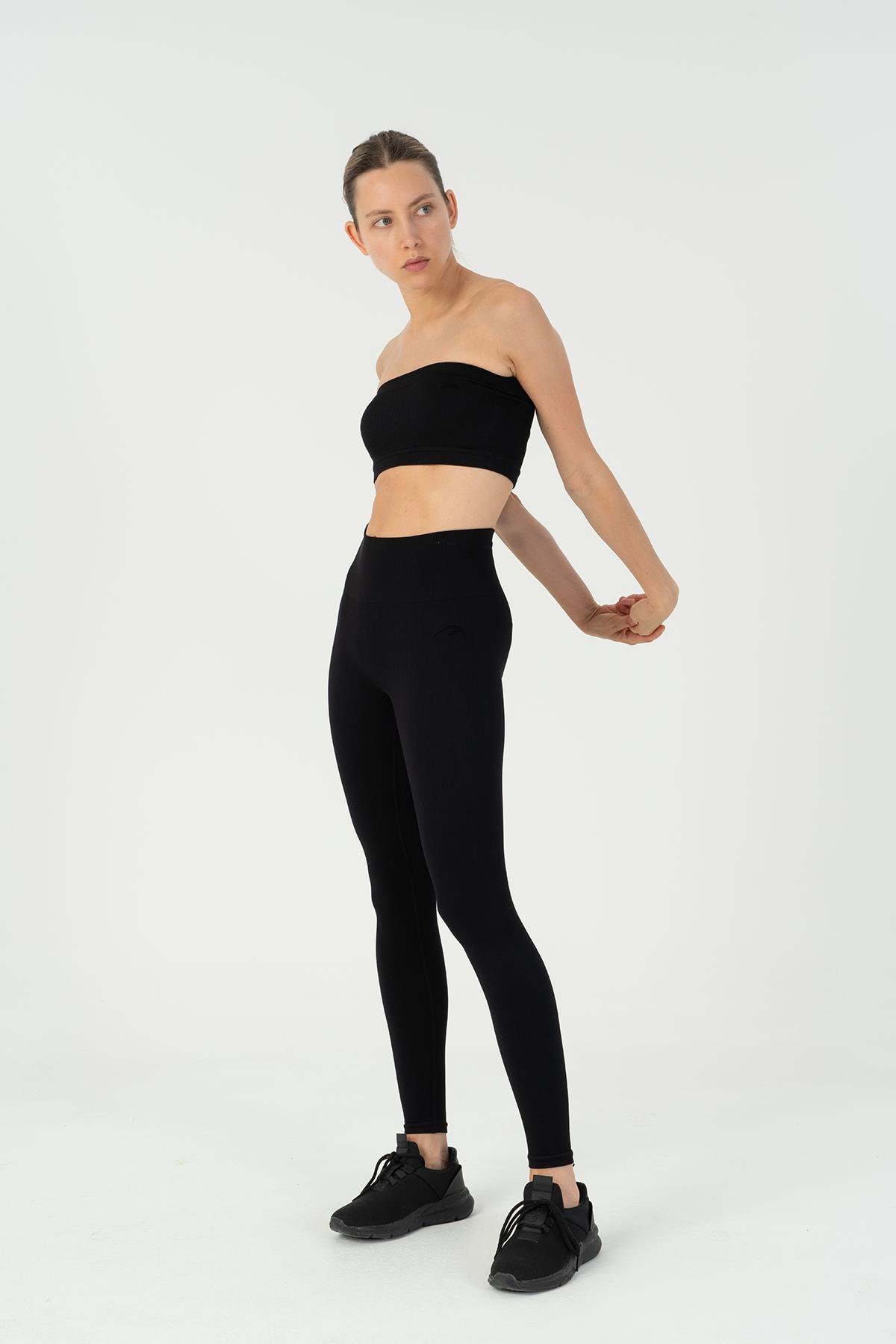 Maraton Active SlimFit Kadın Askısız  Kolsuz Koşu Siyah Bra 813096