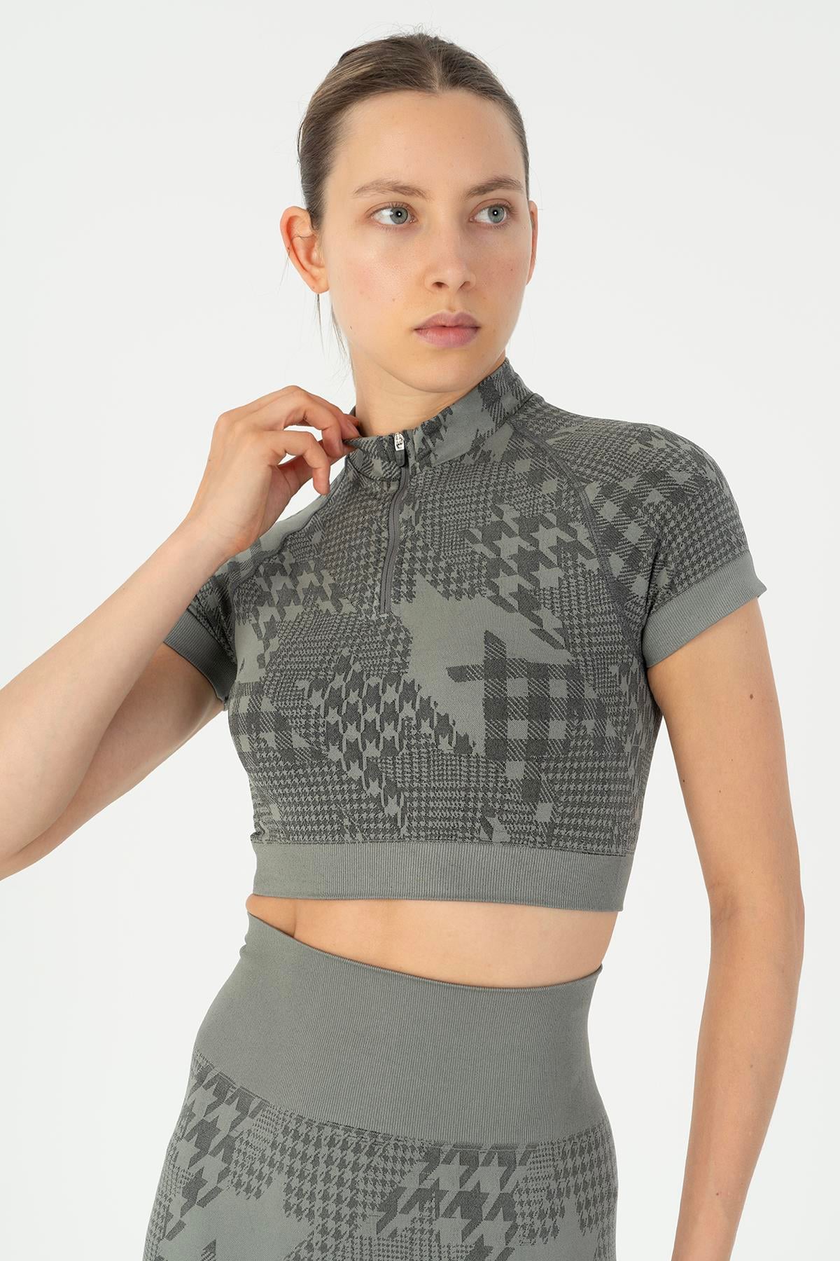 Maraton Active SlimFit Kadın Bisiklet Yaka  Reglan Kol Fitness Siyah Crop Top 811040