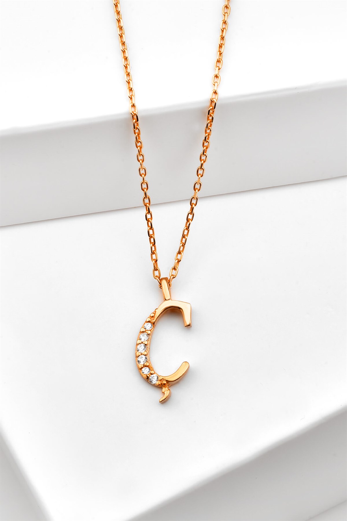 Zirkon Taşlı Minimal Rose Harf Kolye Ç