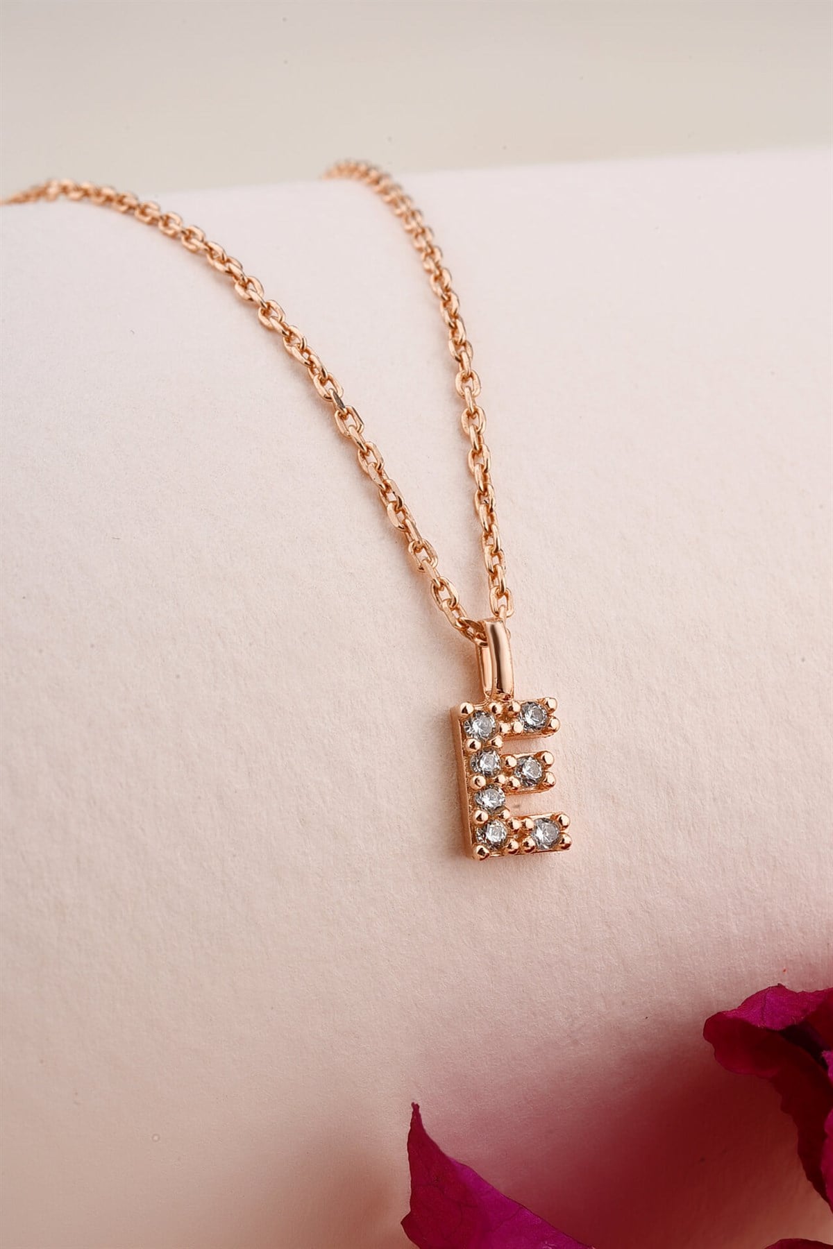 Zirkon Taşlı Rose Minimal Harf Kolye E