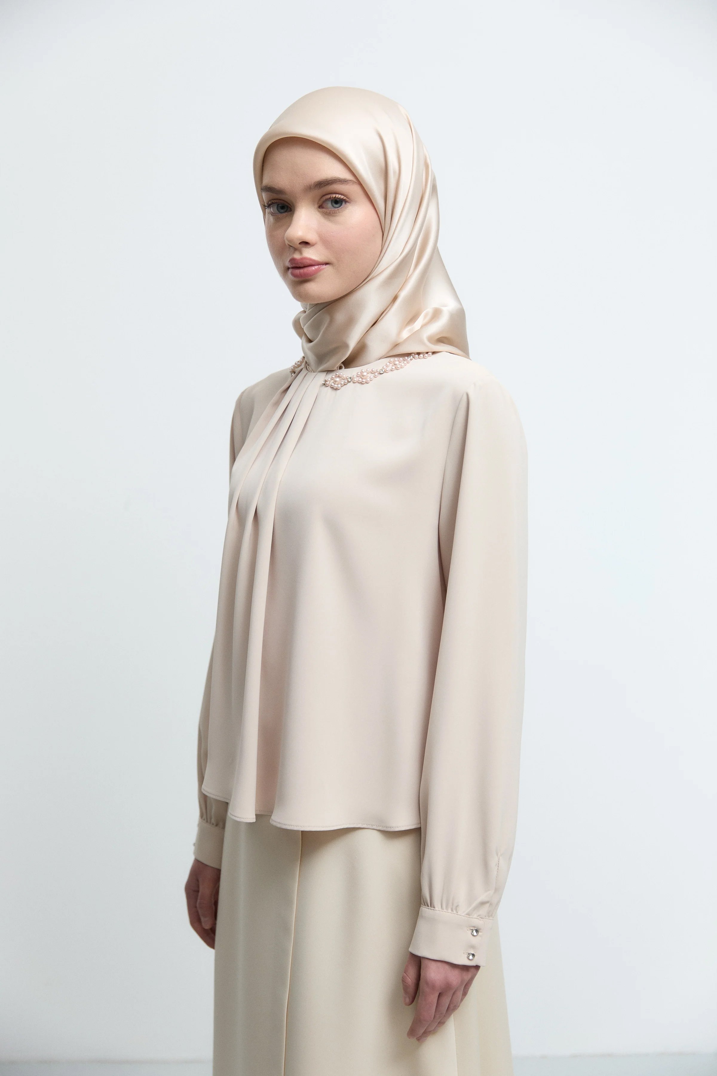 Yakadan Kırma Detaylı Bluz - Bej