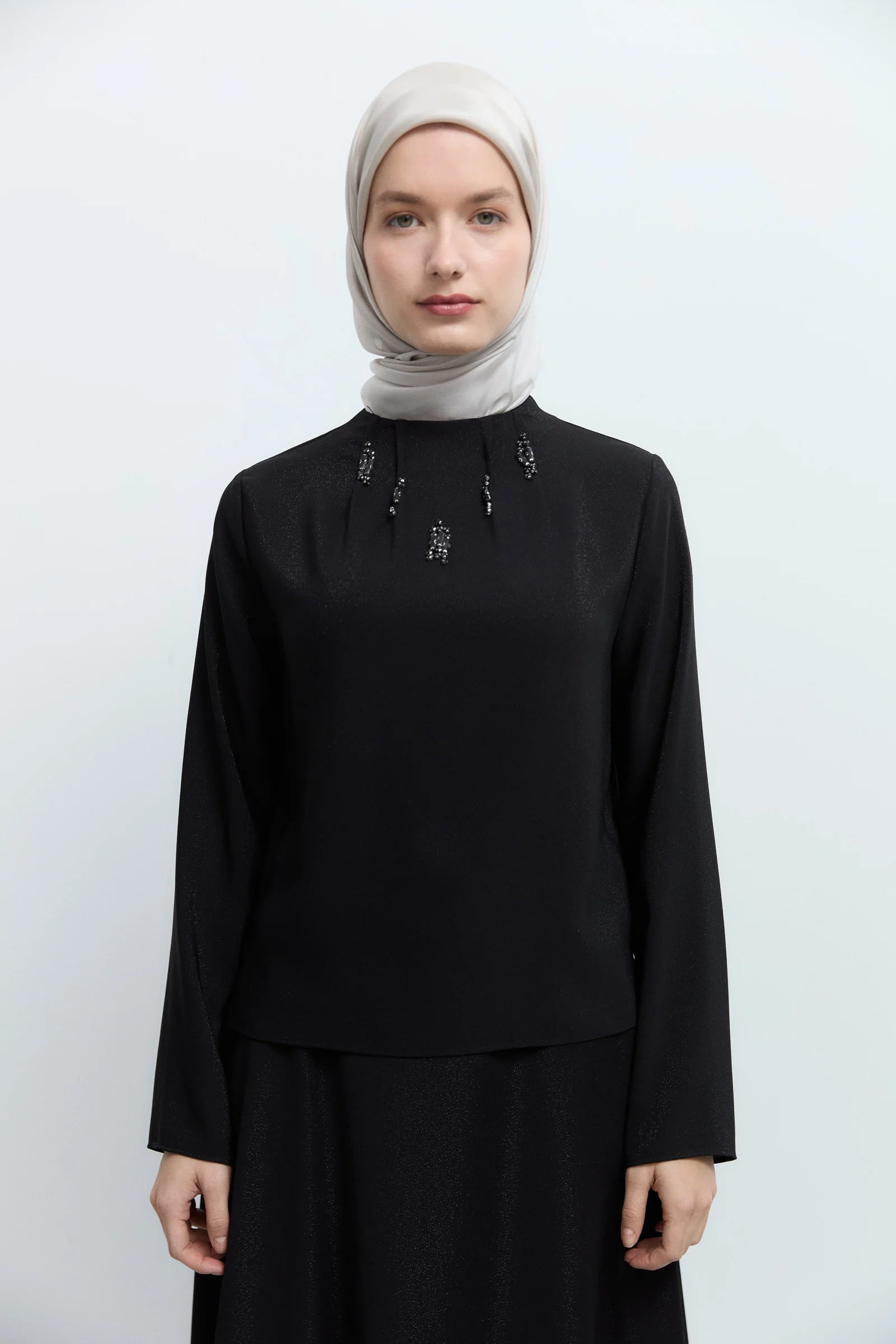 Yakası İşleme Detaylı Bluz - Siyah